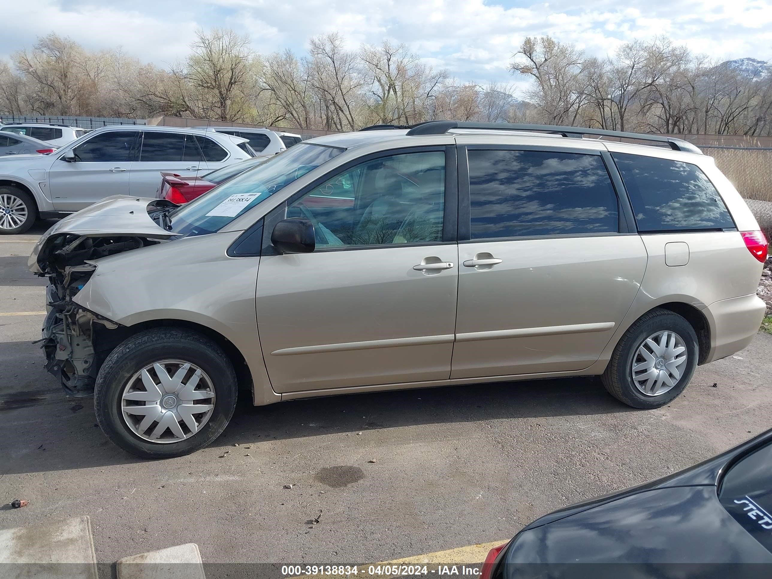 Photo 13 VIN: 5TDZK23C57S075254 - TOYOTA SIENNA CE 