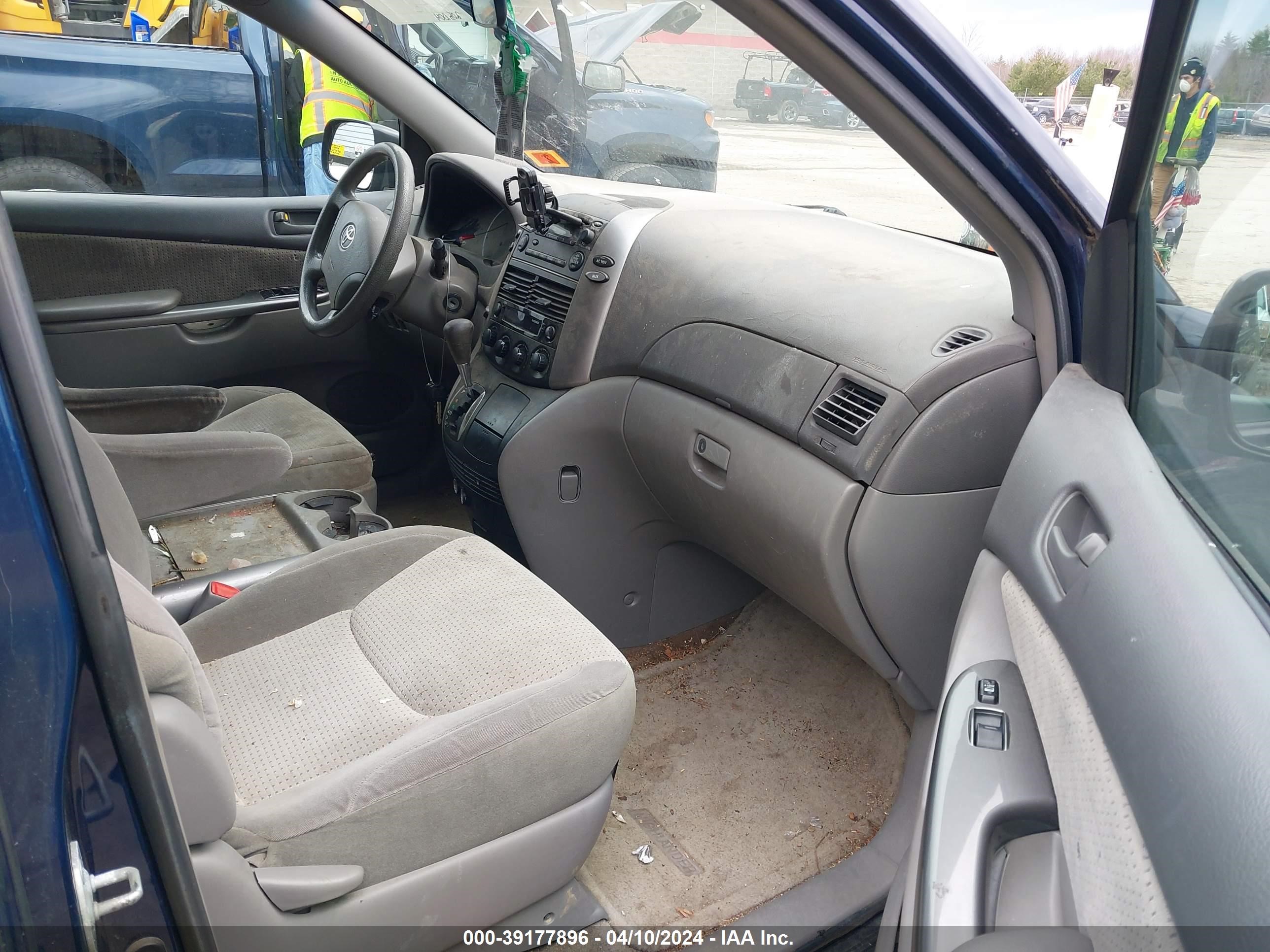 Photo 4 VIN: 5TDZK23C57S079076 - TOYOTA SIENNA 