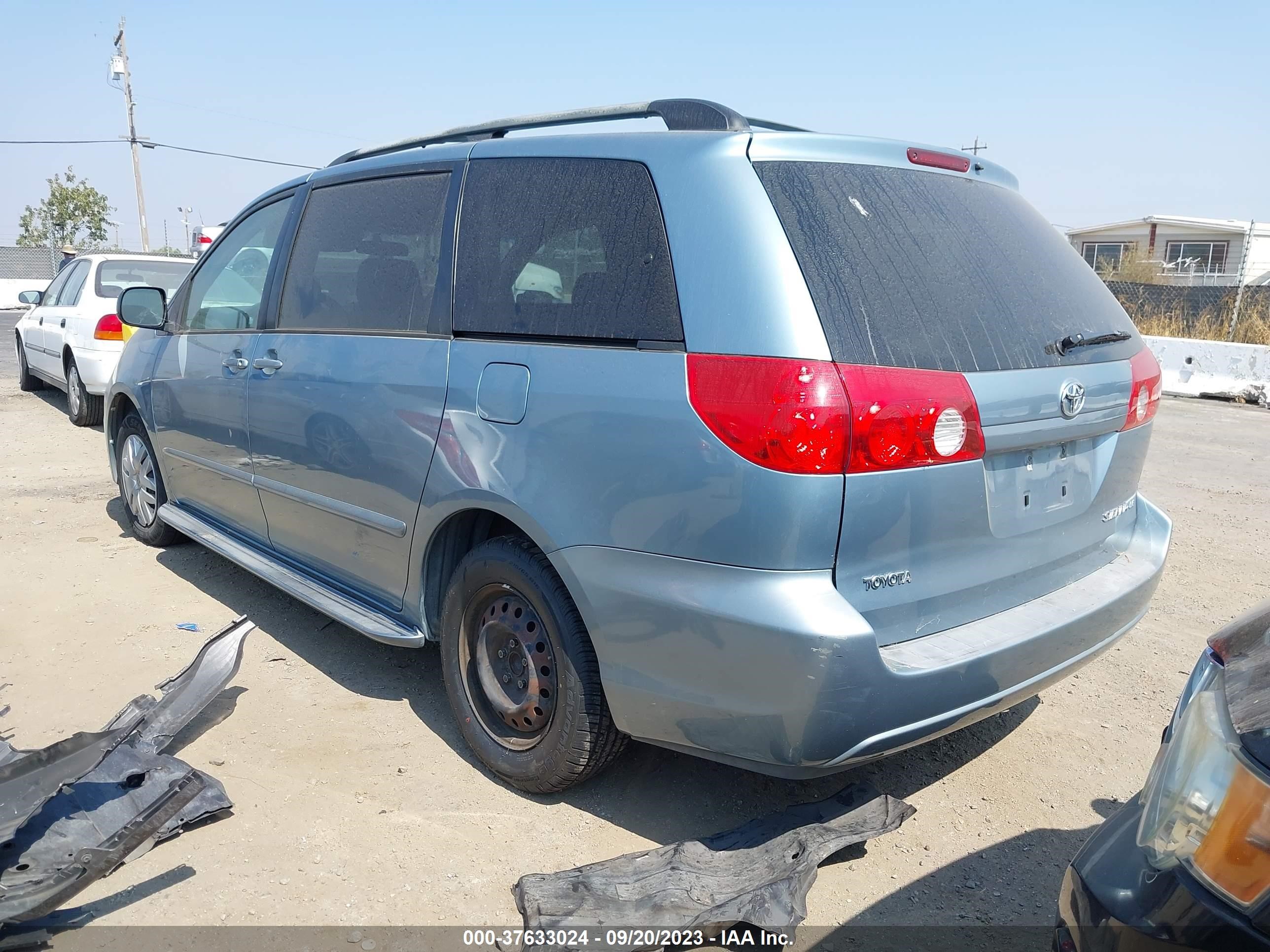 Photo 2 VIN: 5TDZK23C57S082902 - TOYOTA SIENNA 