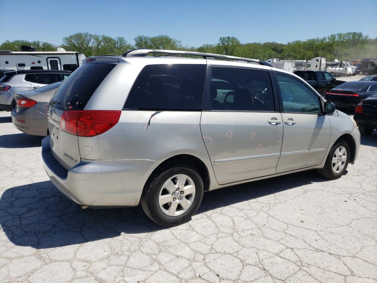 Photo 2 VIN: 5TDZK23C57S096380 - TOYOTA SIENNA 