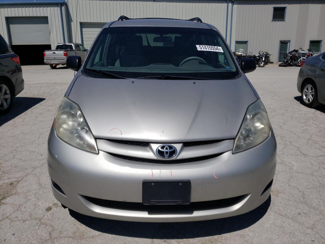 Photo 4 VIN: 5TDZK23C57S096380 - TOYOTA SIENNA 