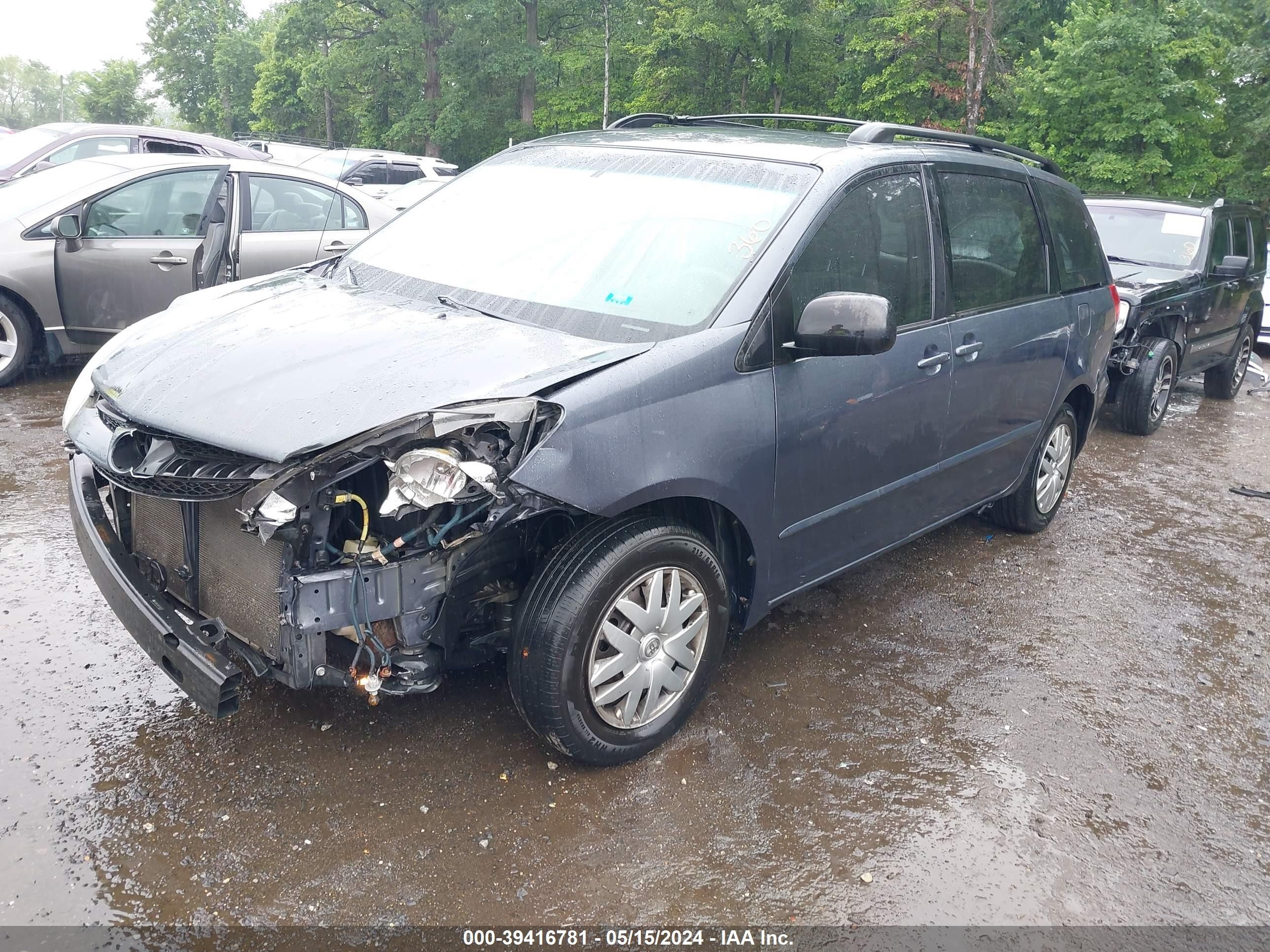 Photo 1 VIN: 5TDZK23C58S127435 - TOYOTA SIENNA 