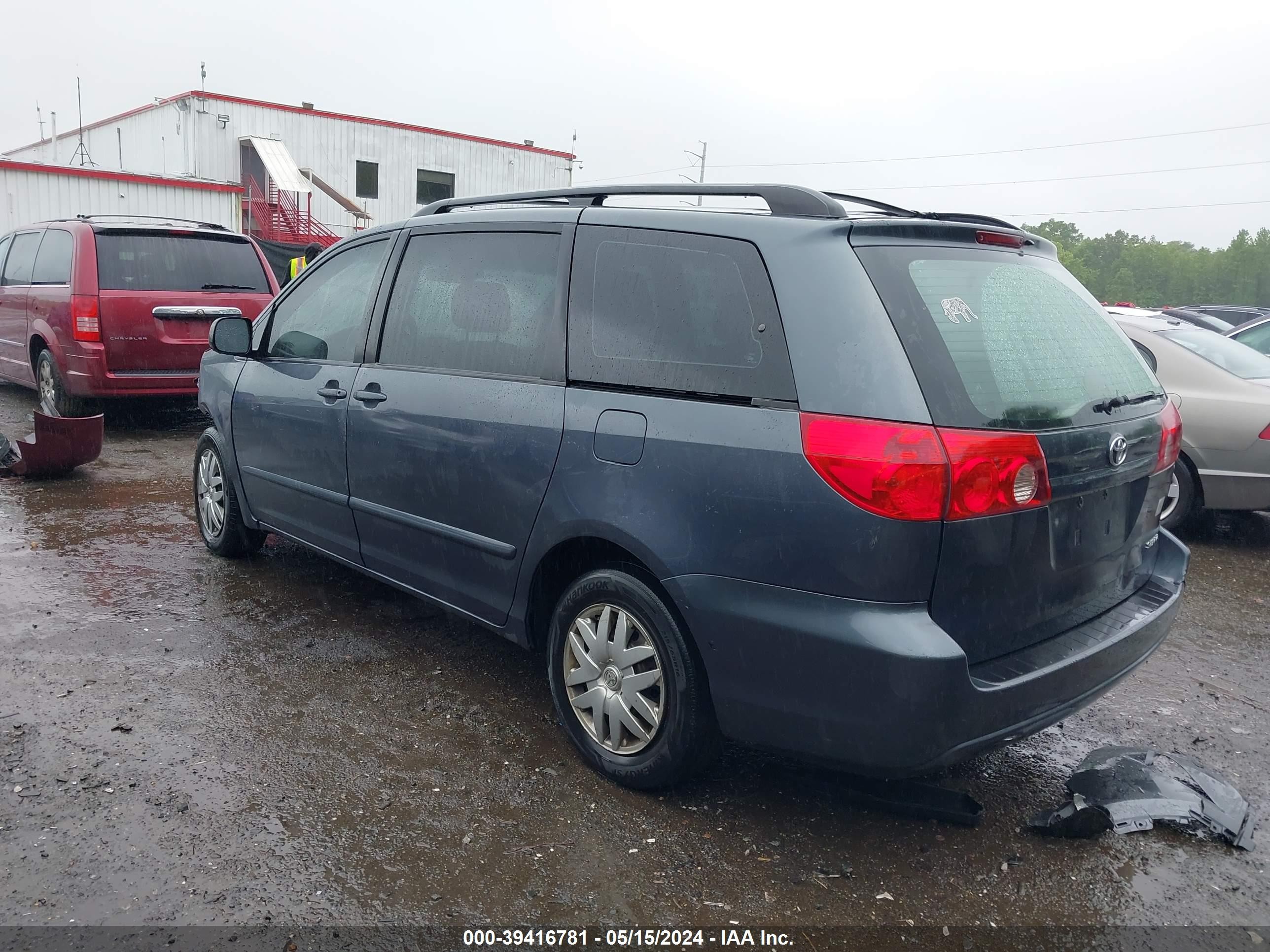 Photo 2 VIN: 5TDZK23C58S127435 - TOYOTA SIENNA 