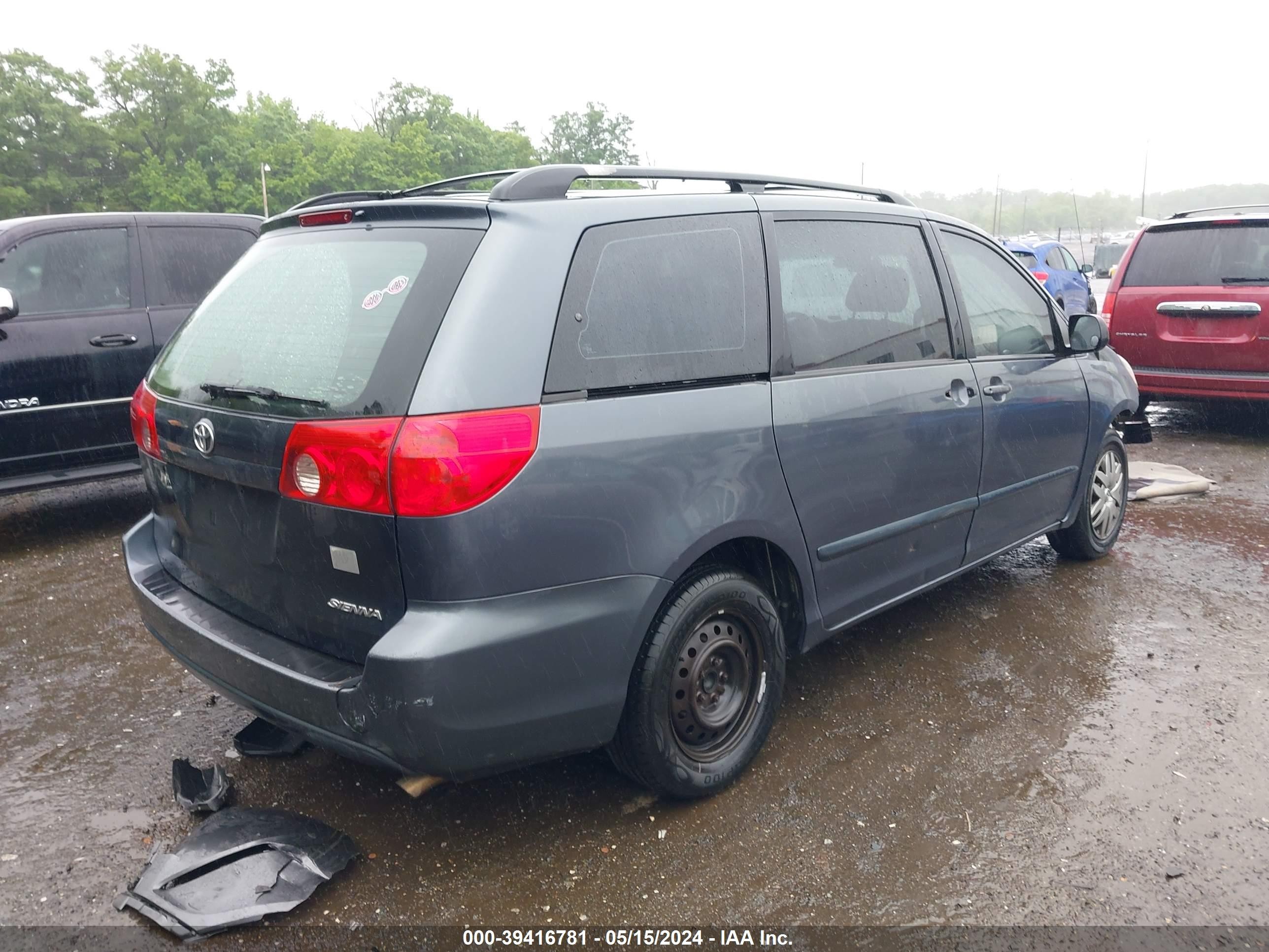 Photo 3 VIN: 5TDZK23C58S127435 - TOYOTA SIENNA 