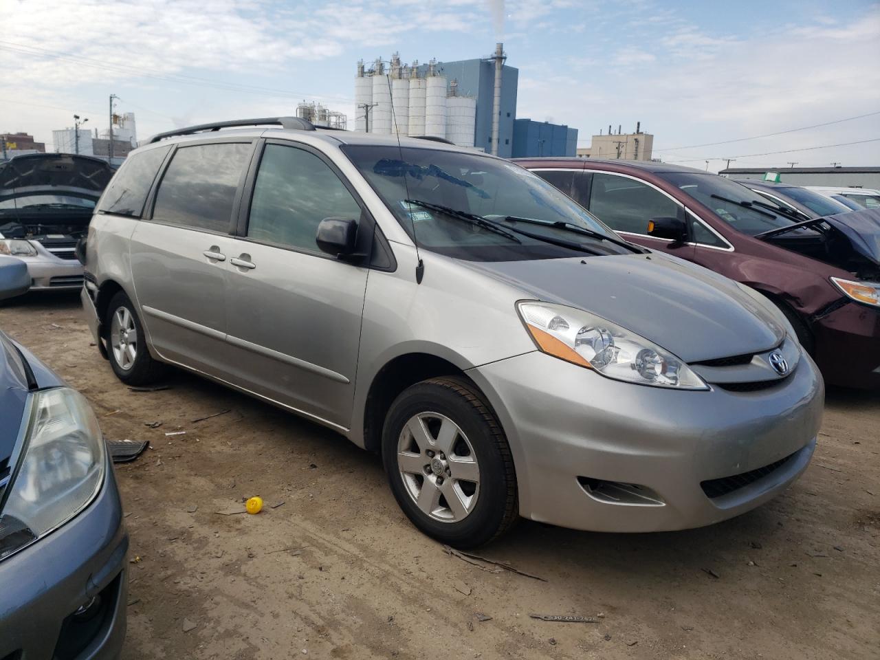 Photo 3 VIN: 5TDZK23C58S127533 - TOYOTA SIENNA 