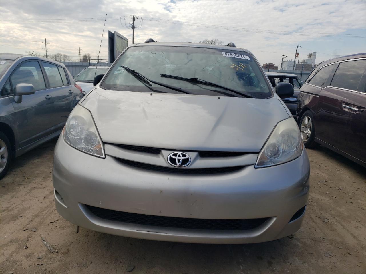 Photo 4 VIN: 5TDZK23C58S127533 - TOYOTA SIENNA 