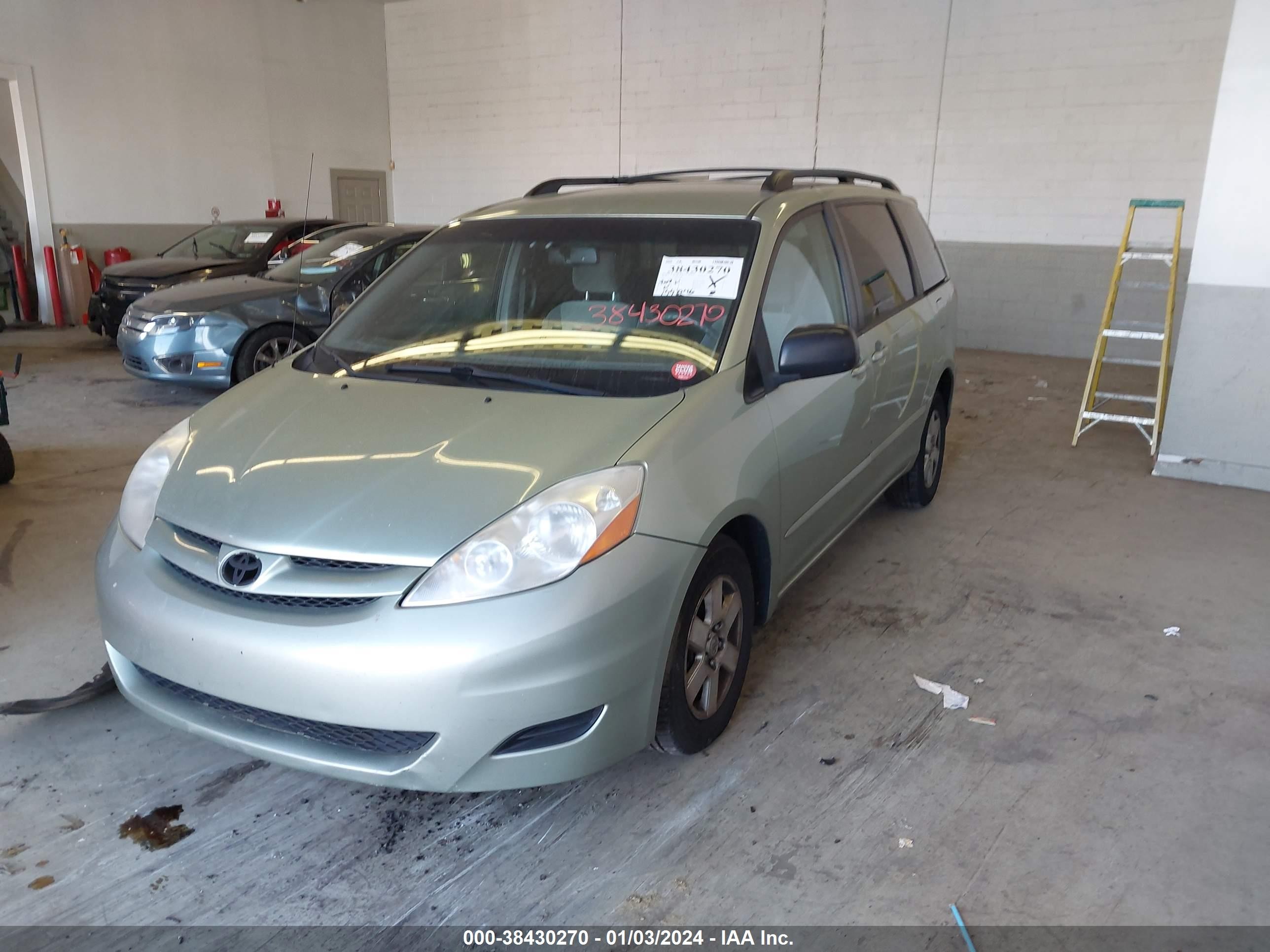 Photo 1 VIN: 5TDZK23C58S139648 - TOYOTA SIENNA 