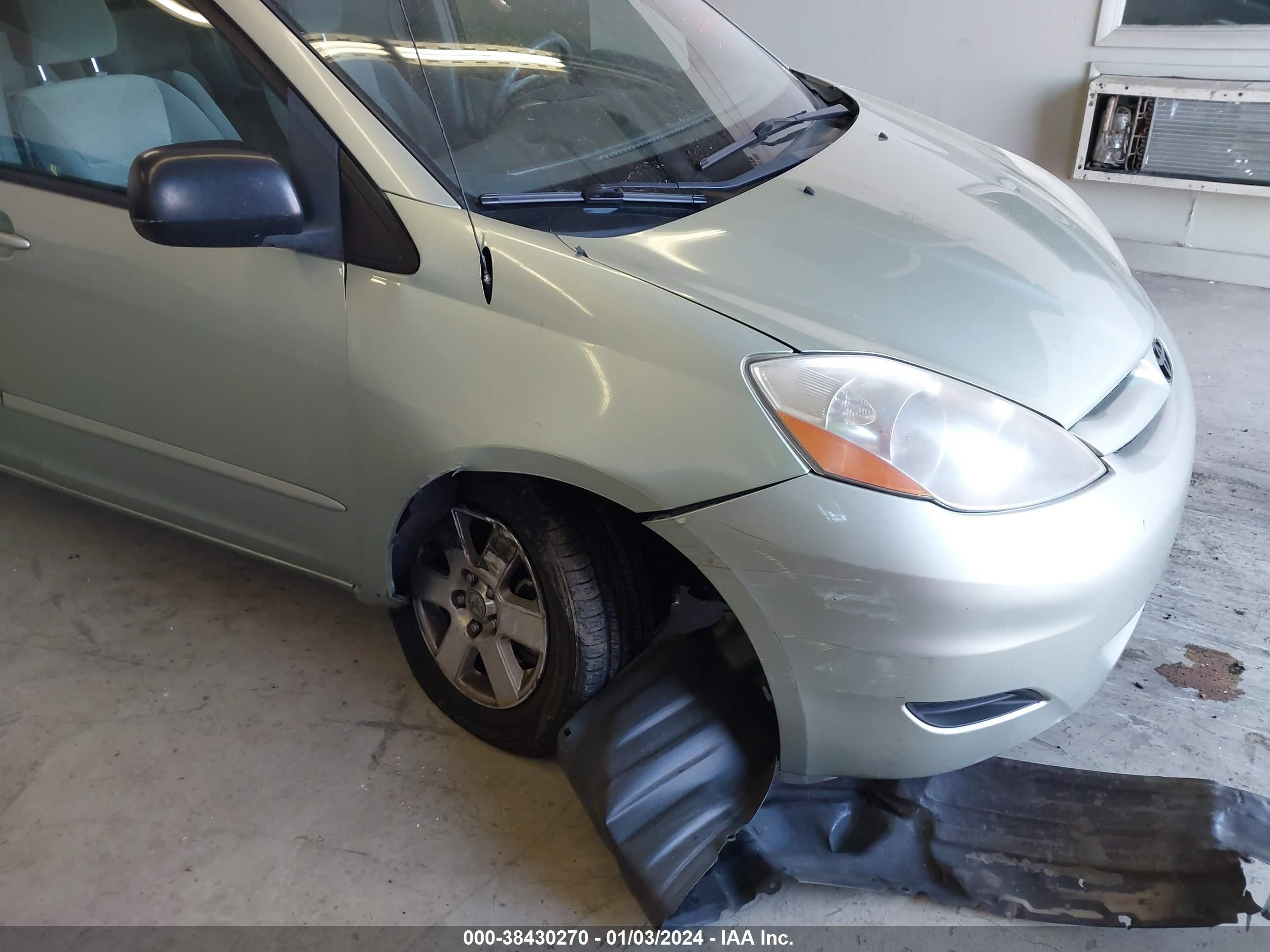 Photo 5 VIN: 5TDZK23C58S139648 - TOYOTA SIENNA 