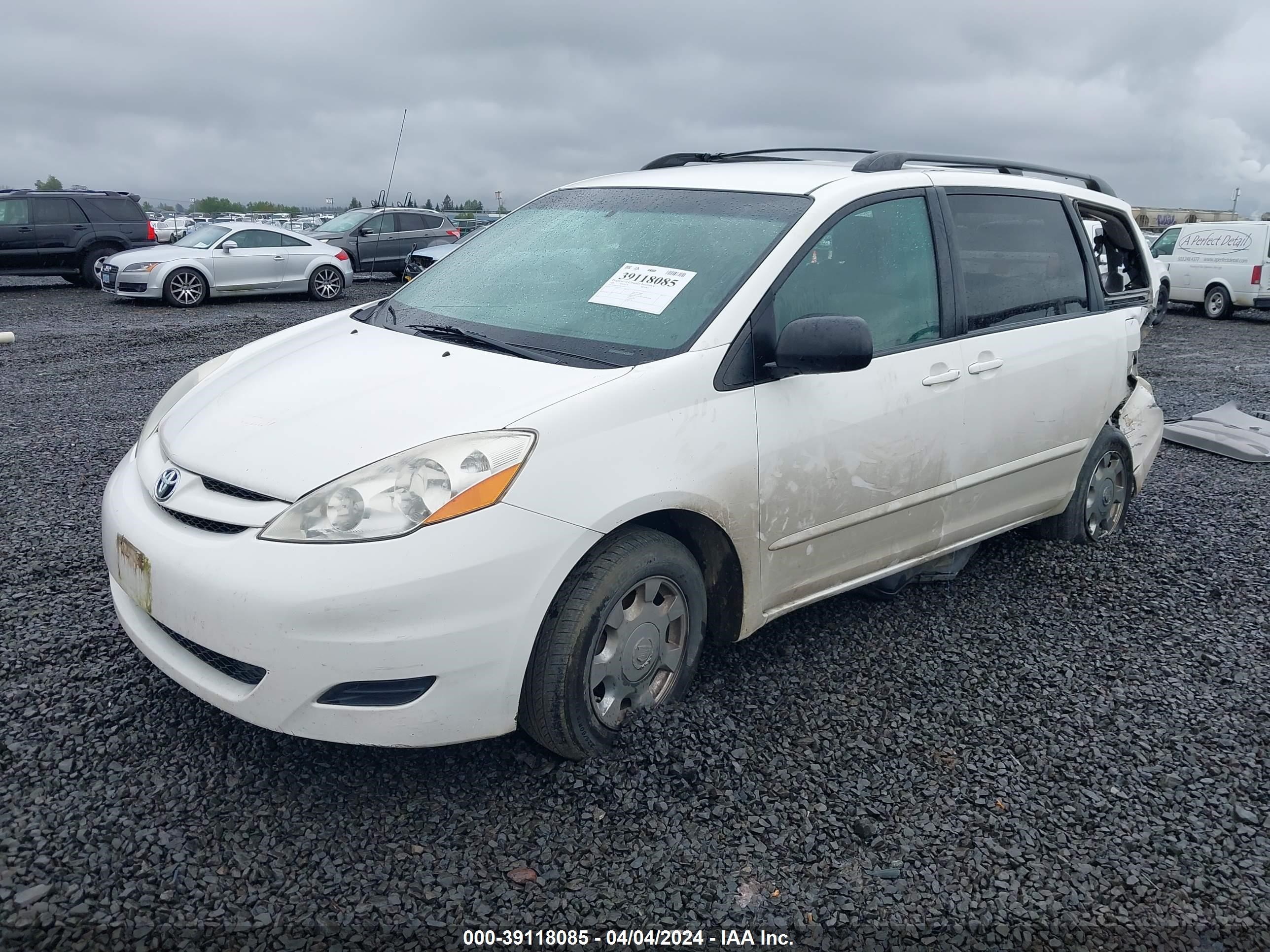 Photo 1 VIN: 5TDZK23C58S140637 - TOYOTA SIENNA 