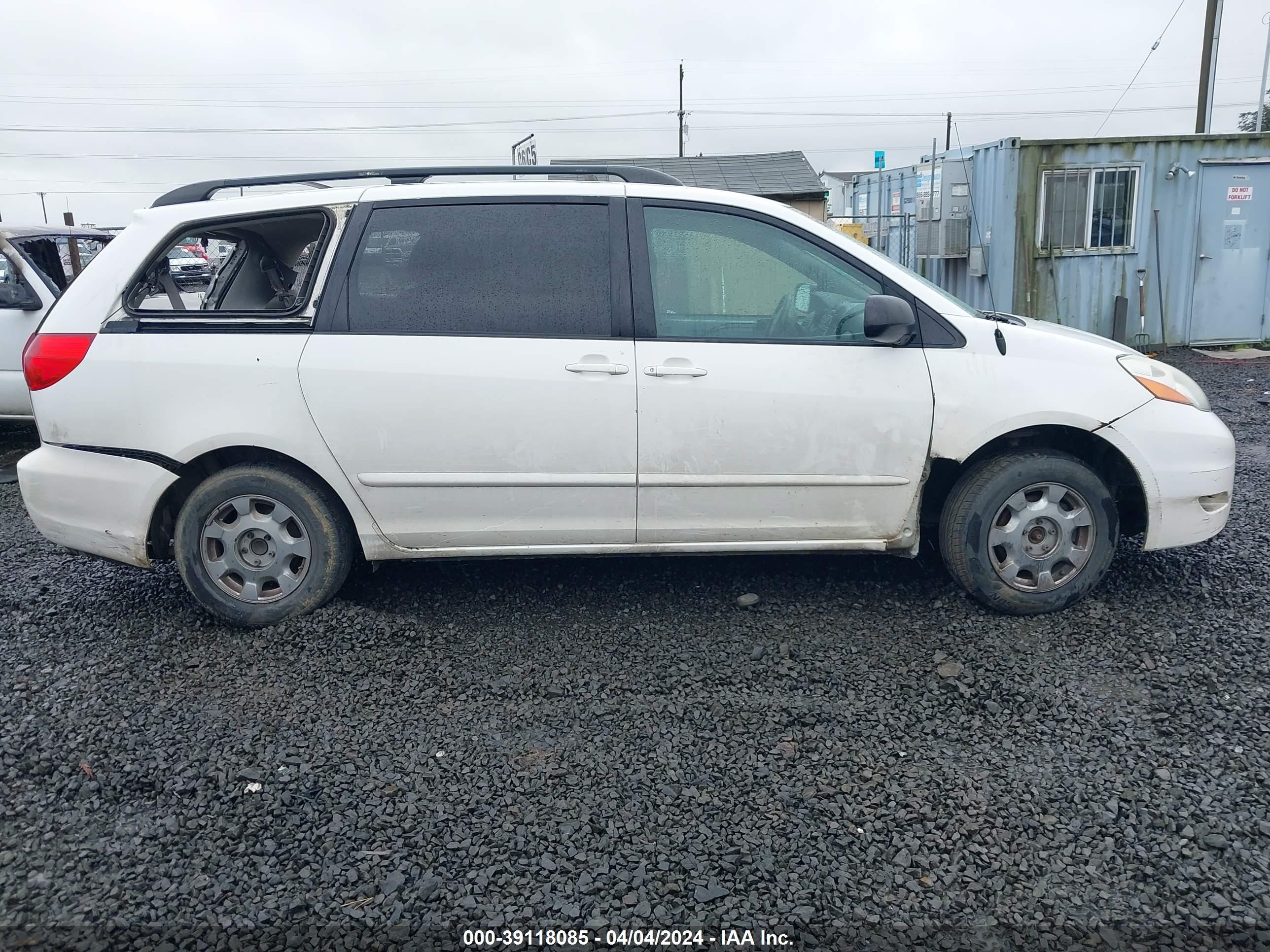 Photo 13 VIN: 5TDZK23C58S140637 - TOYOTA SIENNA 