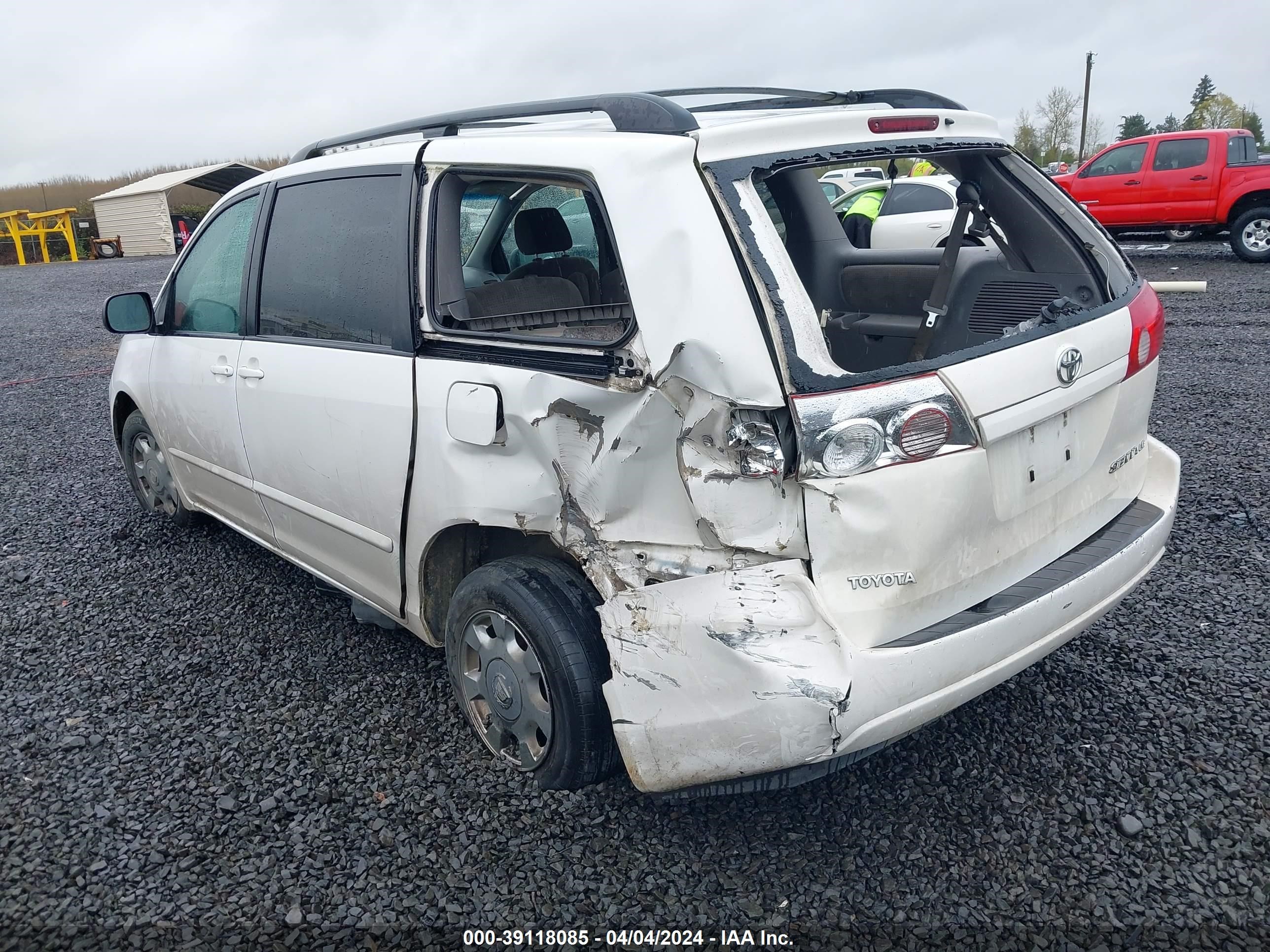 Photo 2 VIN: 5TDZK23C58S140637 - TOYOTA SIENNA 