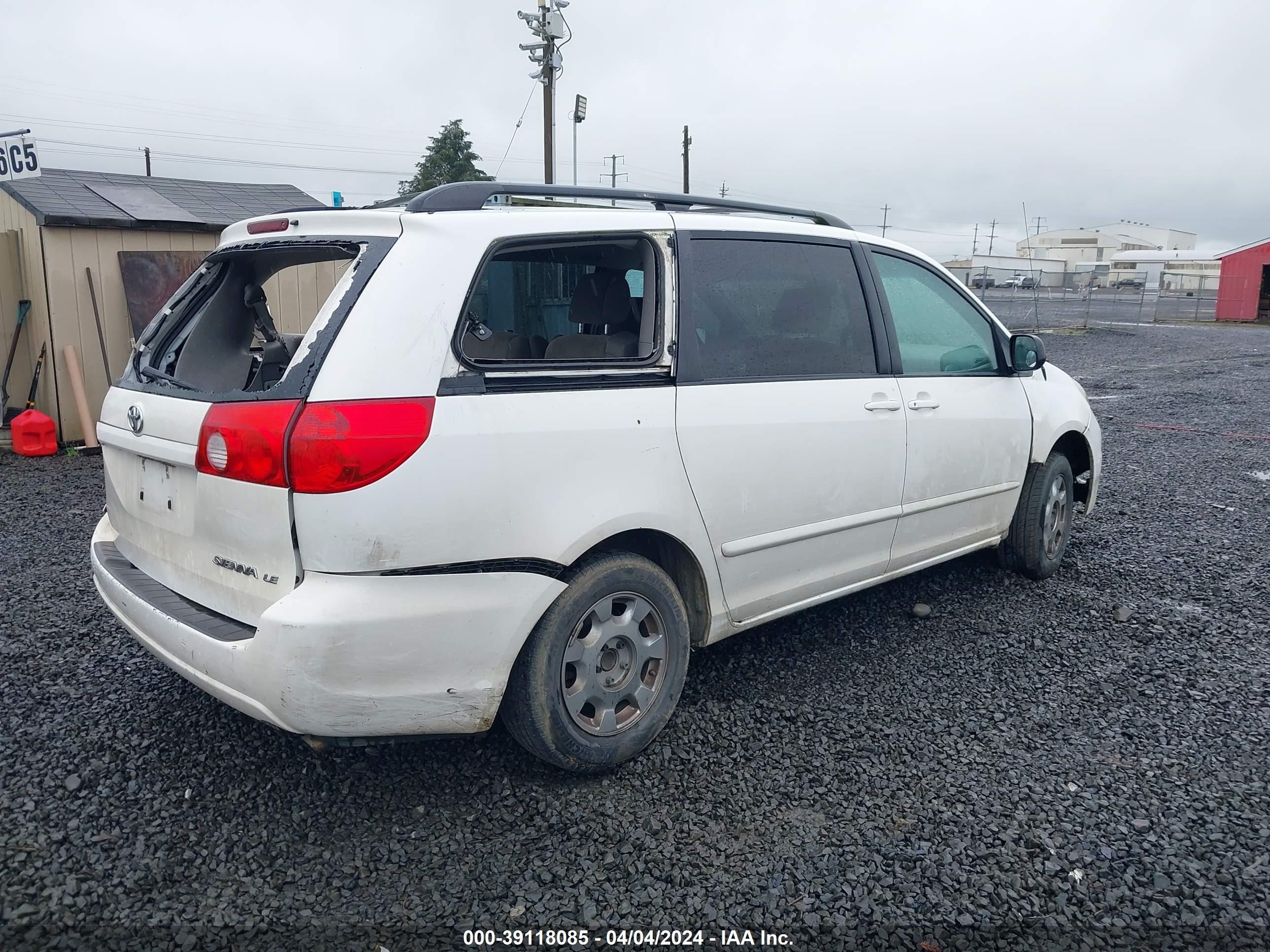 Photo 3 VIN: 5TDZK23C58S140637 - TOYOTA SIENNA 