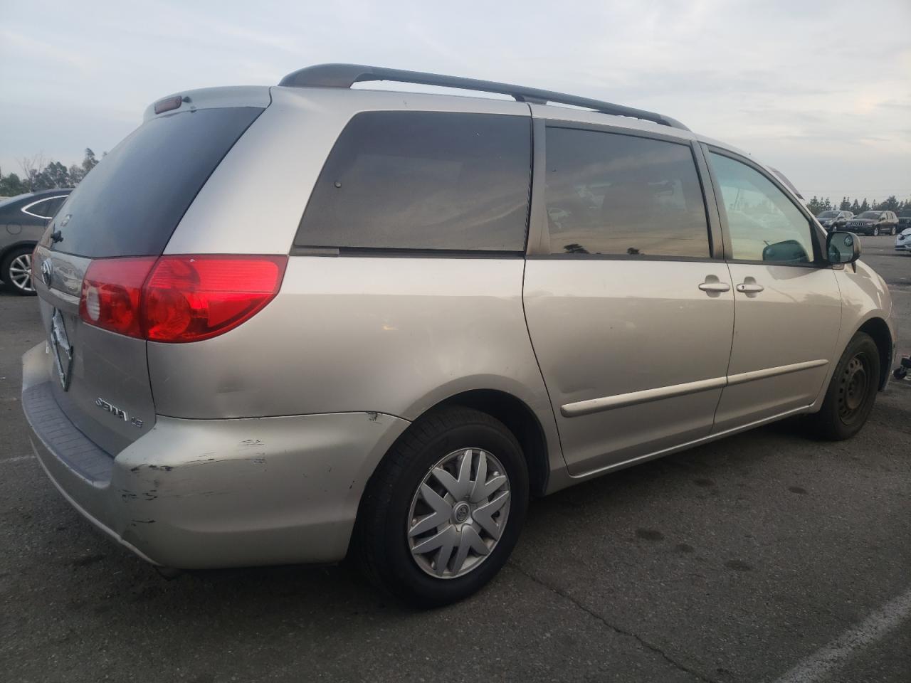 Photo 2 VIN: 5TDZK23C58S162797 - TOYOTA SIENNA 