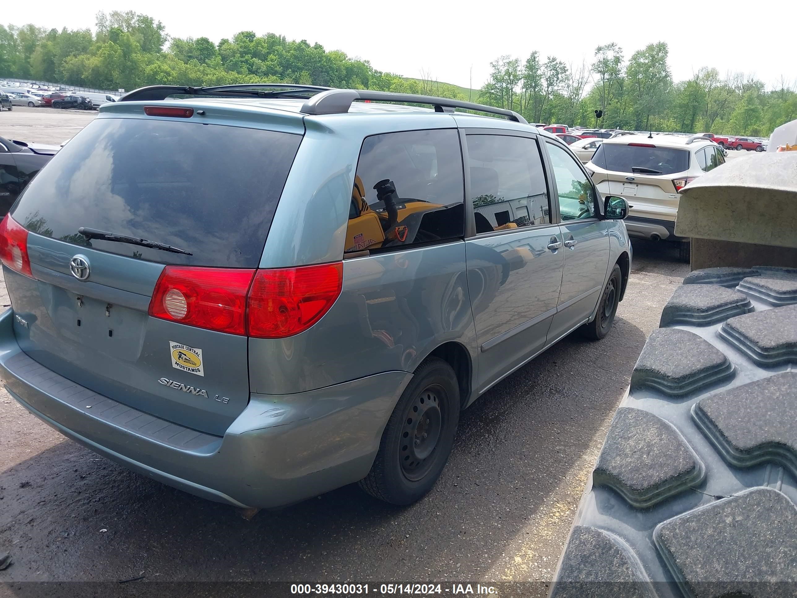 Photo 3 VIN: 5TDZK23C58S172486 - TOYOTA SIENNA 