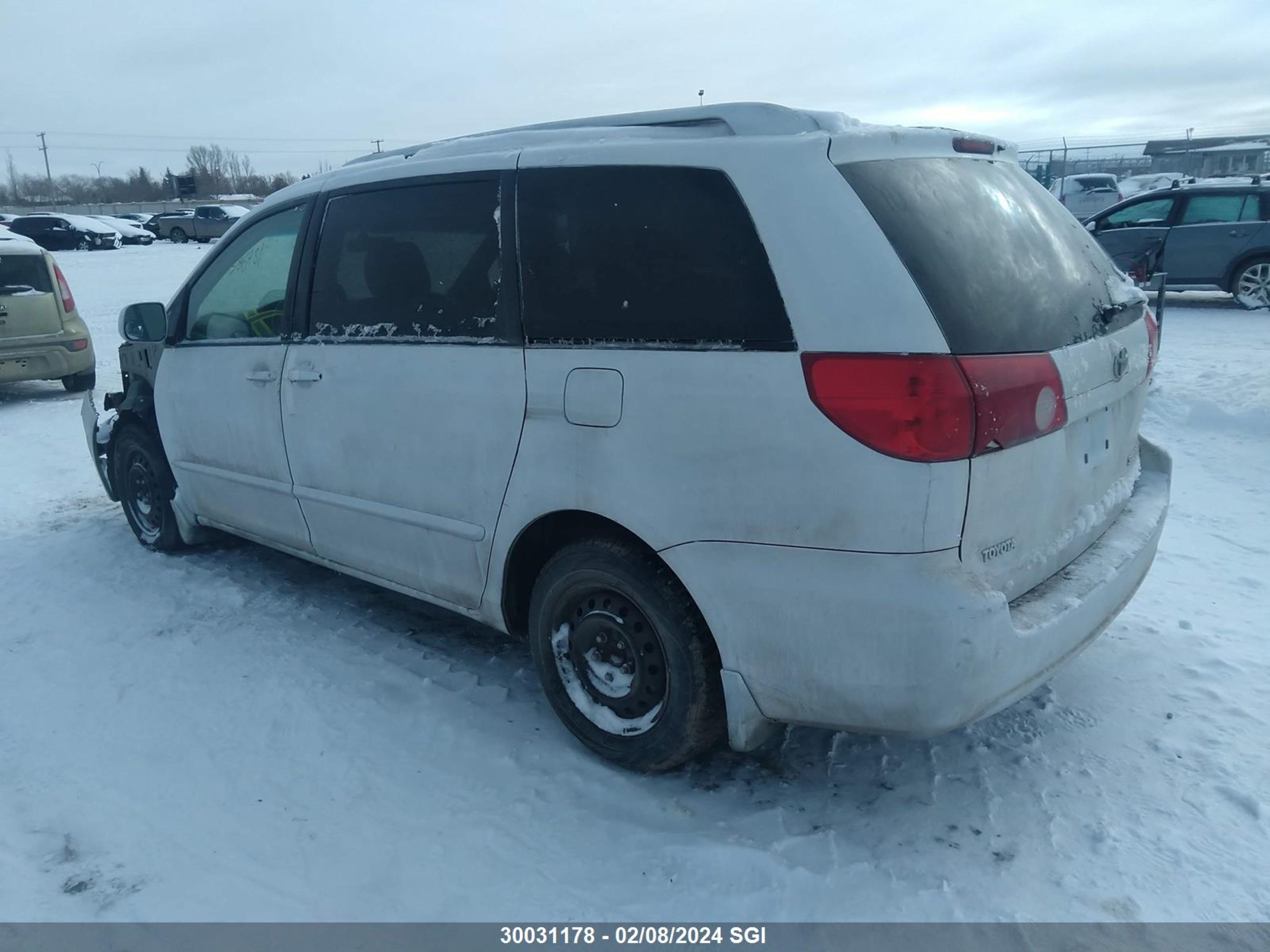 Photo 2 VIN: 5TDZK23C58S173816 - TOYOTA SIENNA 