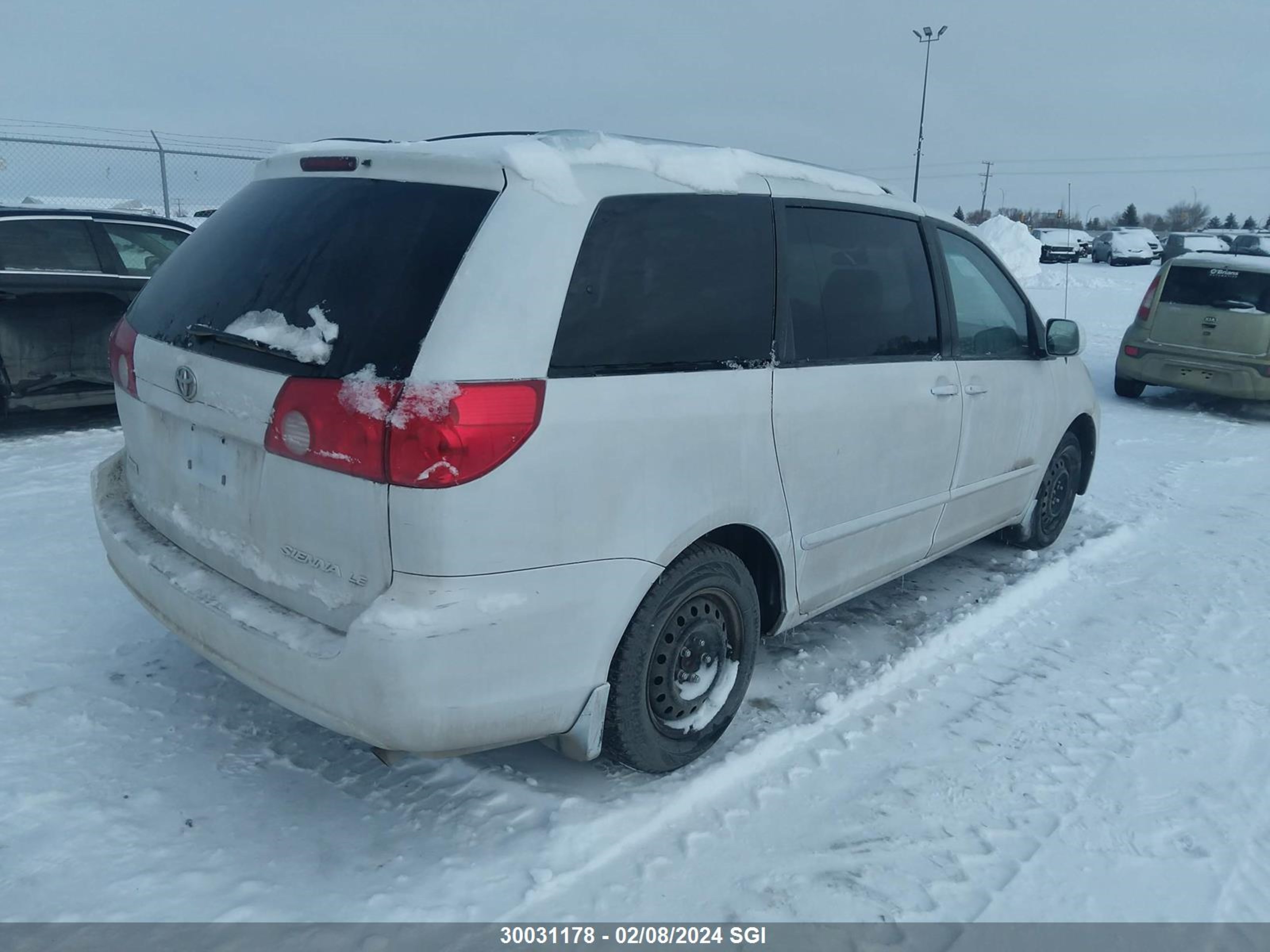 Photo 3 VIN: 5TDZK23C58S173816 - TOYOTA SIENNA 