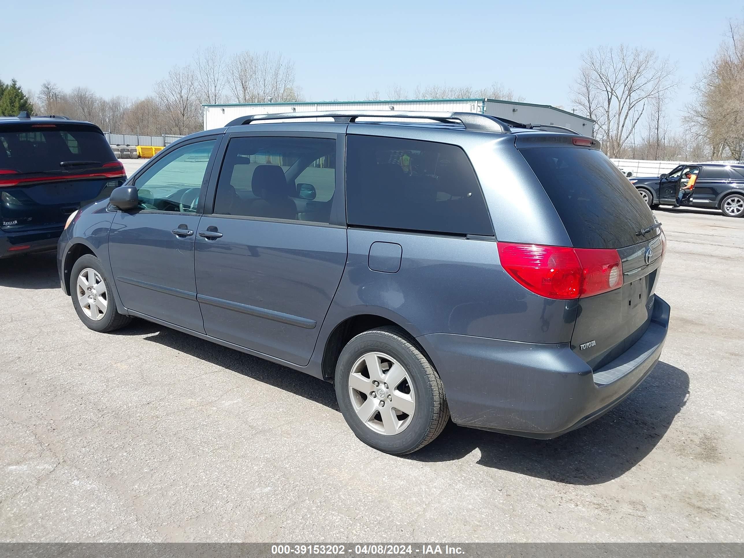 Photo 2 VIN: 5TDZK23C59S228198 - TOYOTA SIENNA 