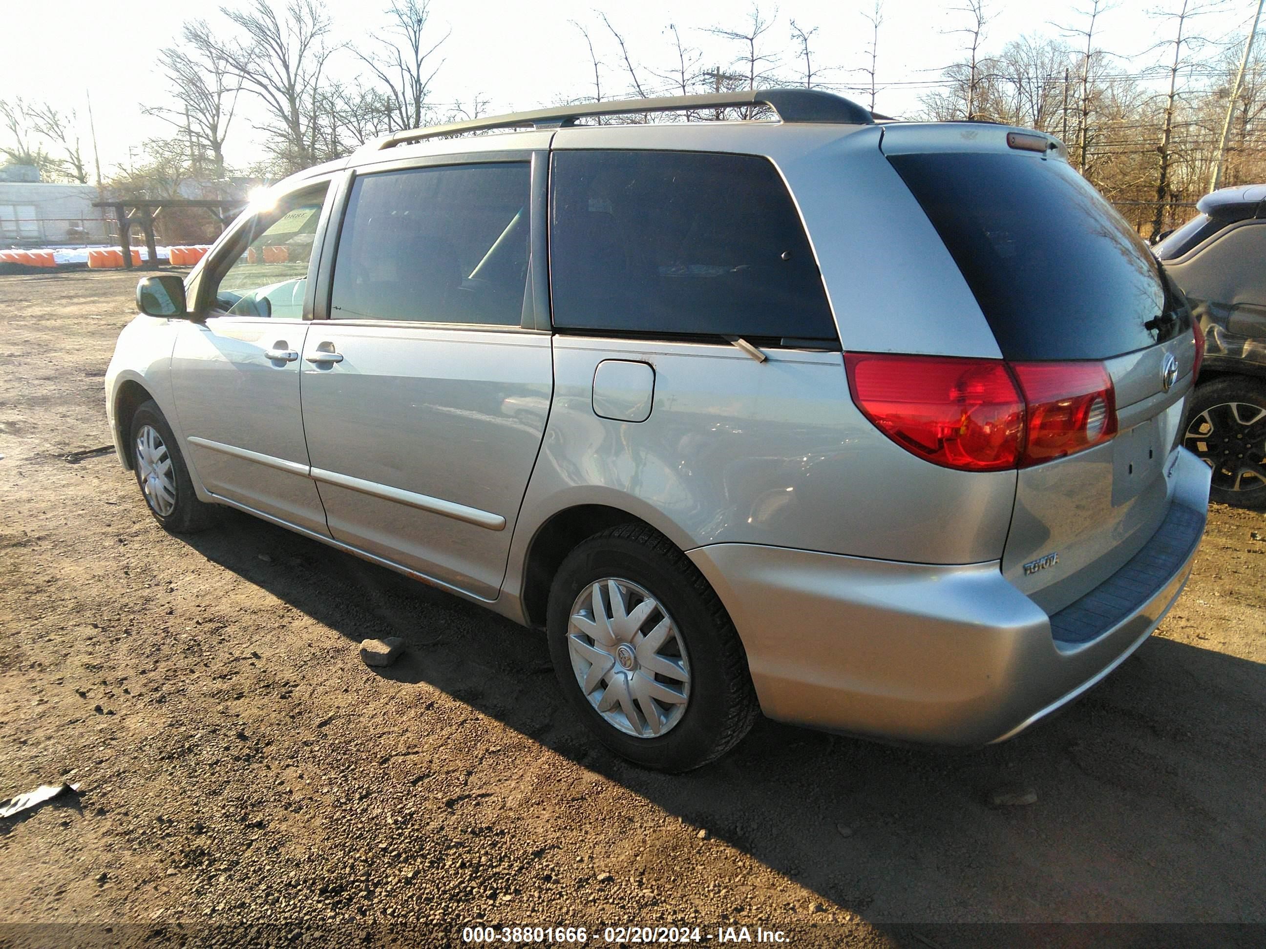 Photo 2 VIN: 5TDZK23C67S046698 - TOYOTA SIENNA 