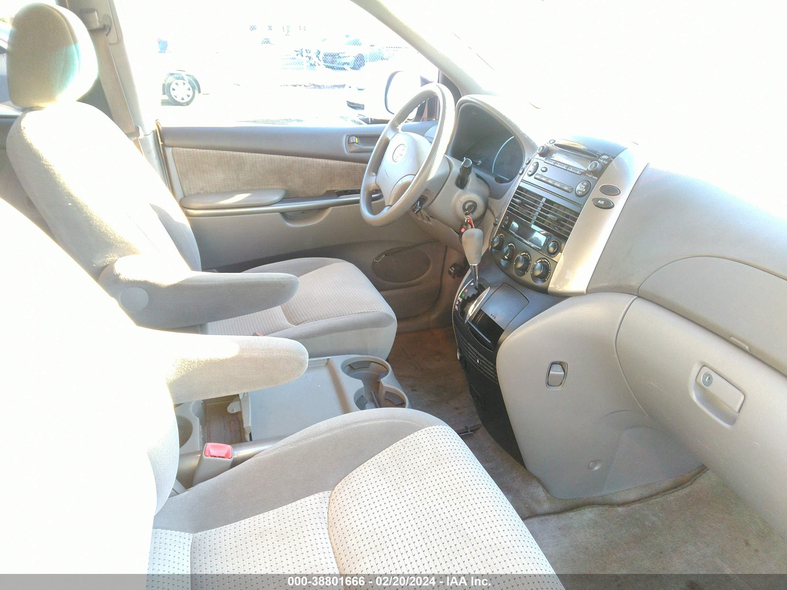 Photo 4 VIN: 5TDZK23C67S046698 - TOYOTA SIENNA 