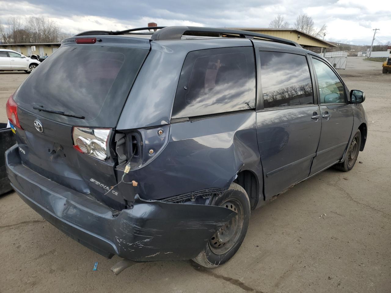 Photo 2 VIN: 5TDZK23C67S058138 - TOYOTA SIENNA 