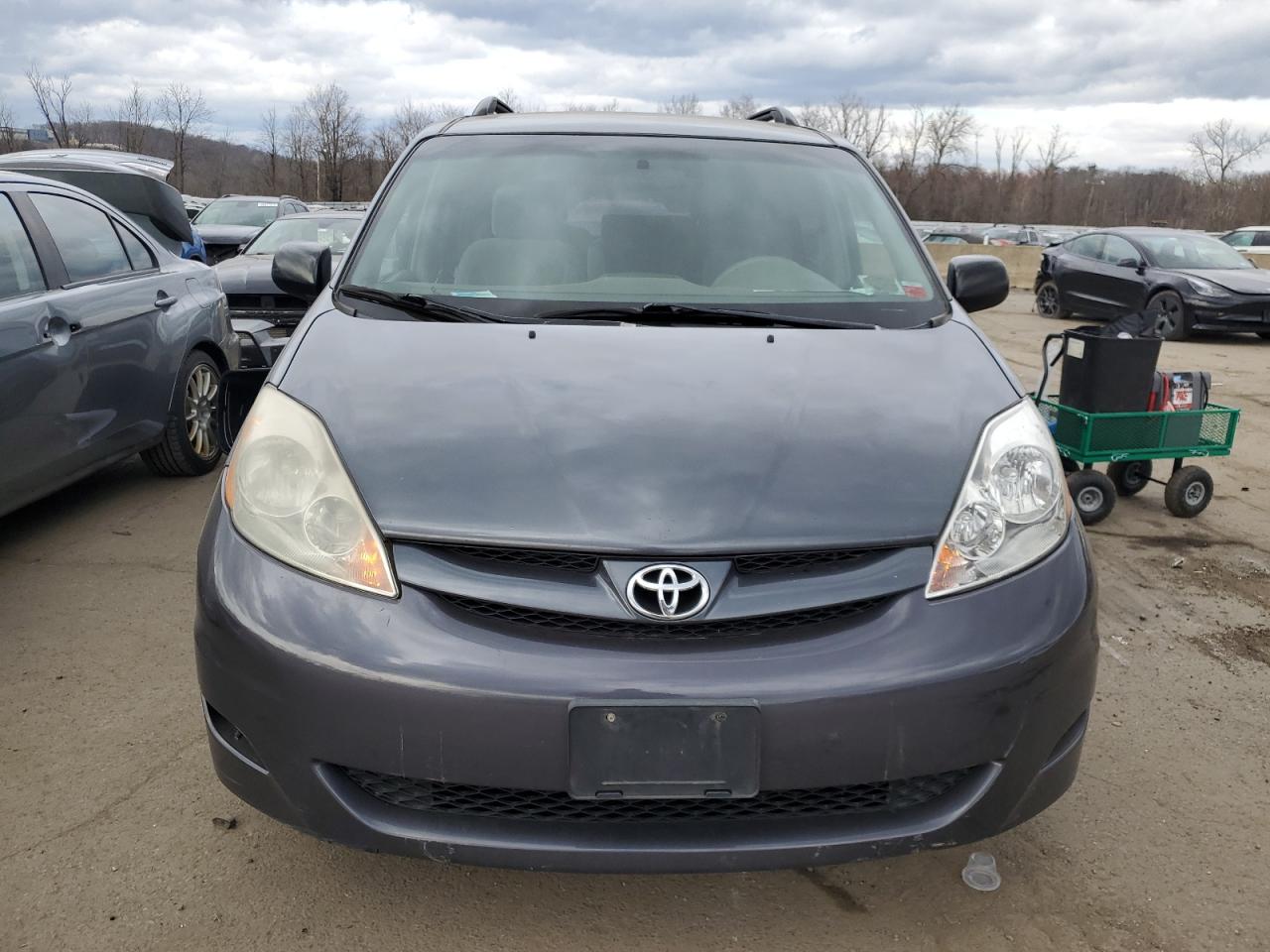 Photo 4 VIN: 5TDZK23C67S058138 - TOYOTA SIENNA 