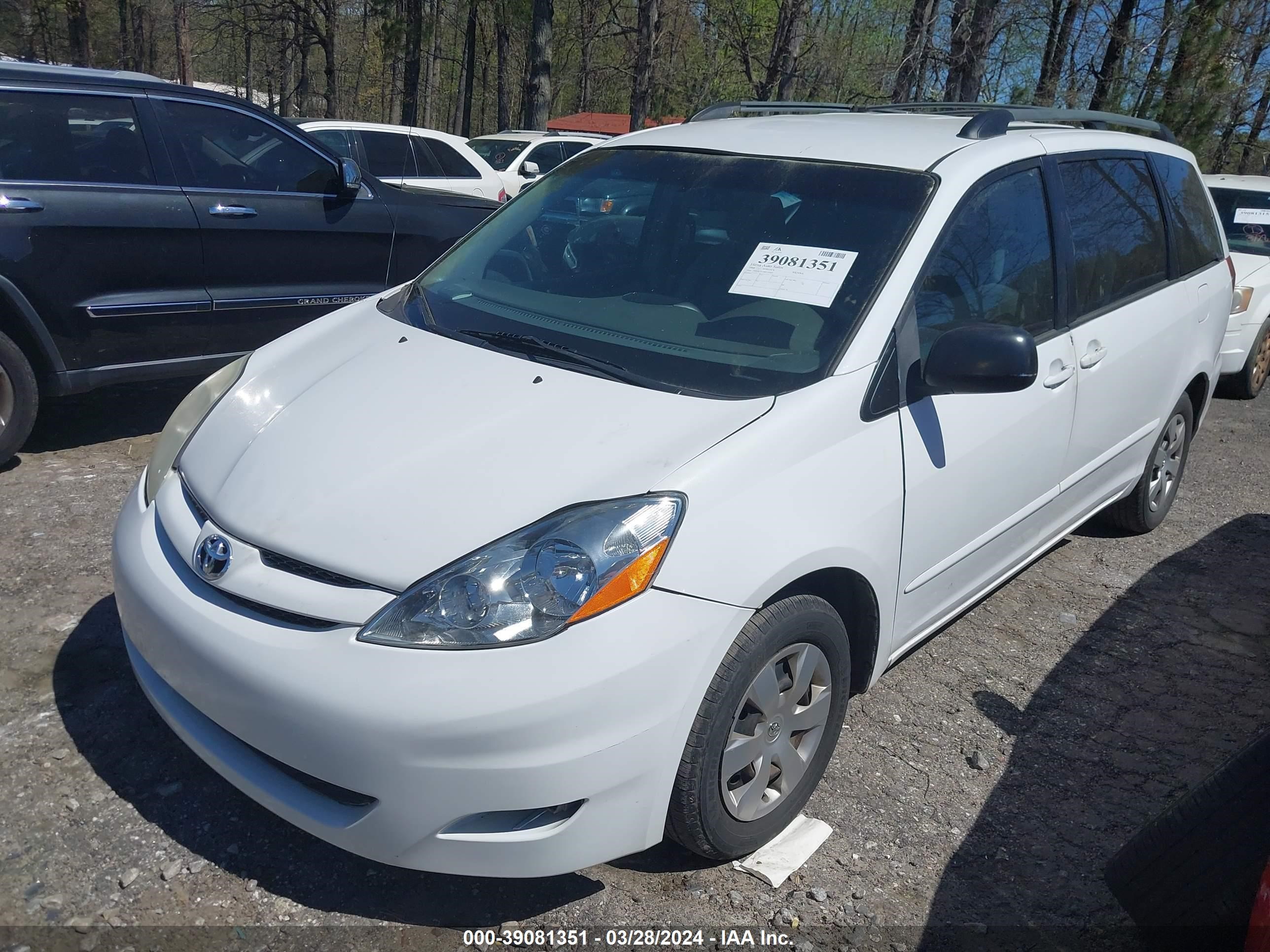 Photo 1 VIN: 5TDZK23C68S110269 - TOYOTA SIENNA 