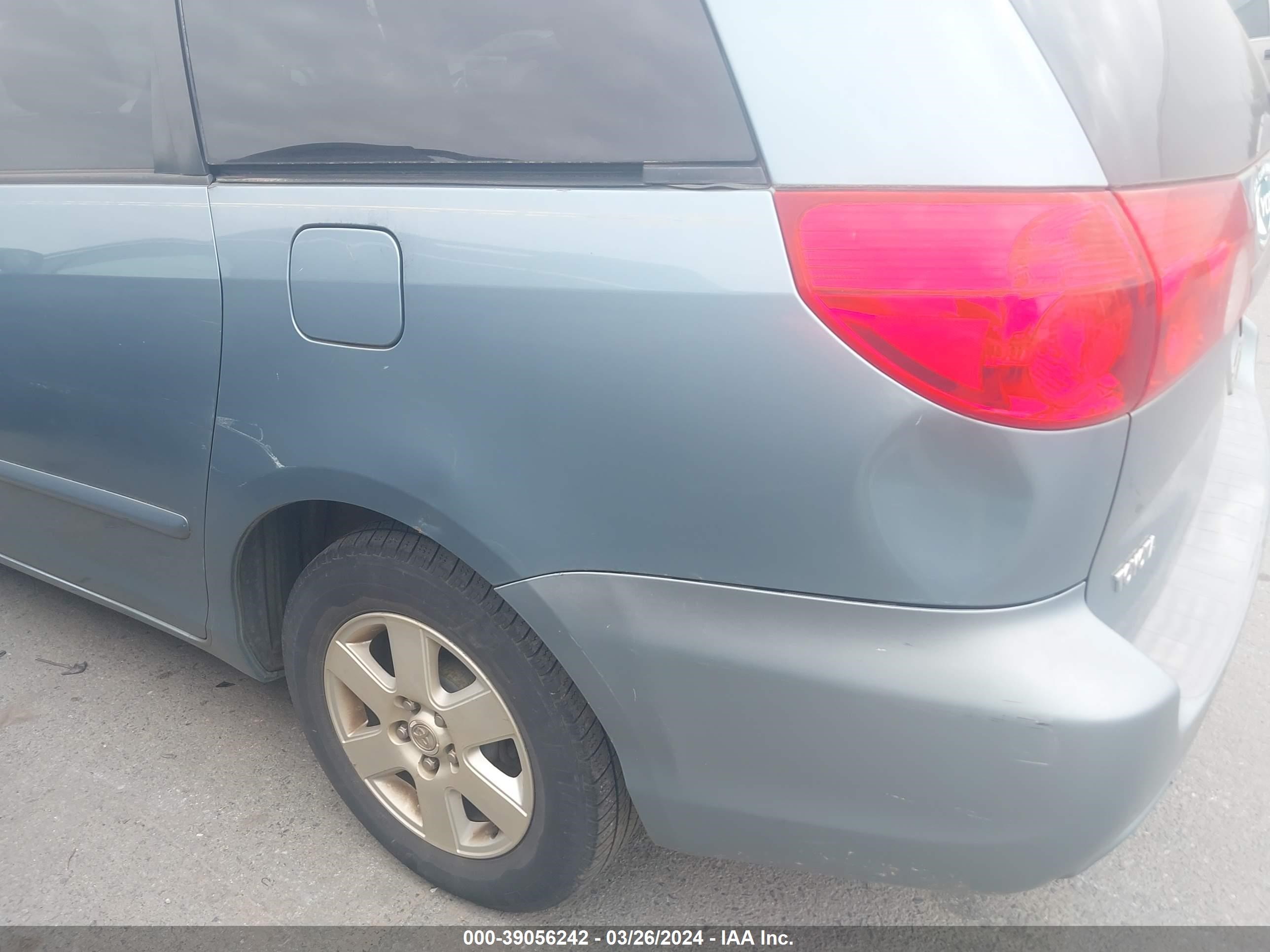 Photo 11 VIN: 5TDZK23C68S117853 - TOYOTA SIENNA 