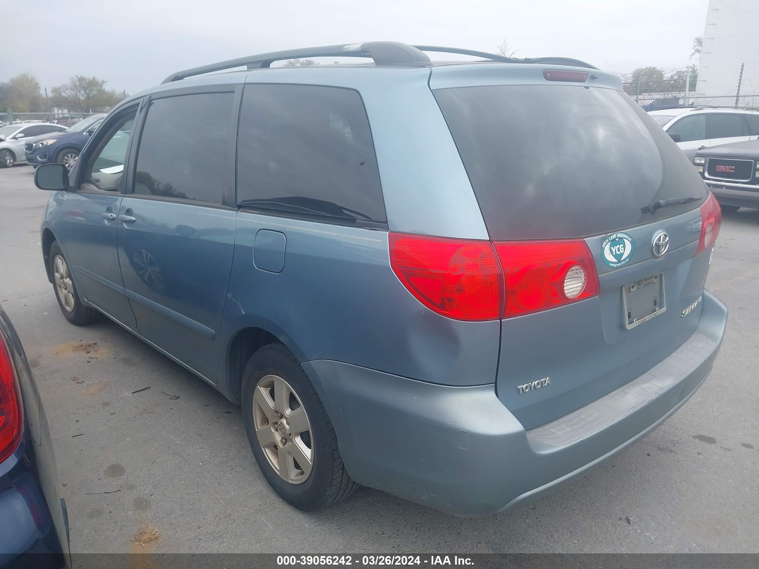 Photo 2 VIN: 5TDZK23C68S117853 - TOYOTA SIENNA 