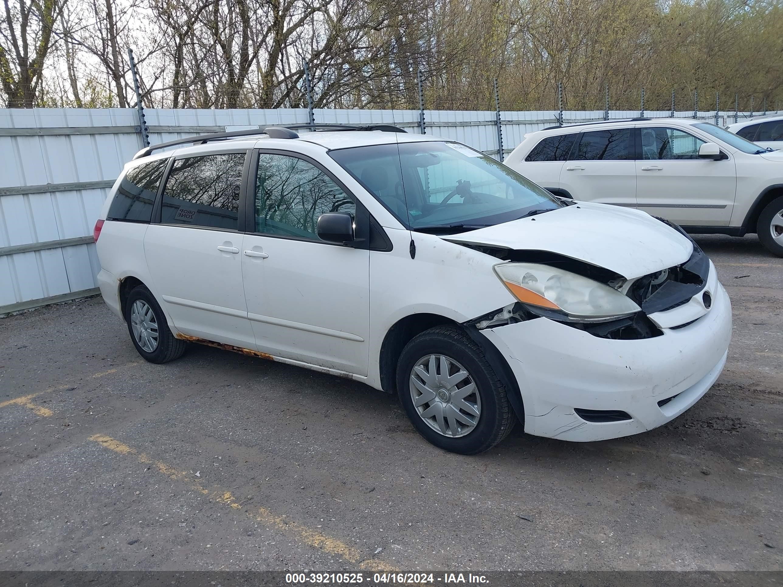 Photo 0 VIN: 5TDZK23C68S125936 - TOYOTA SIENNA 