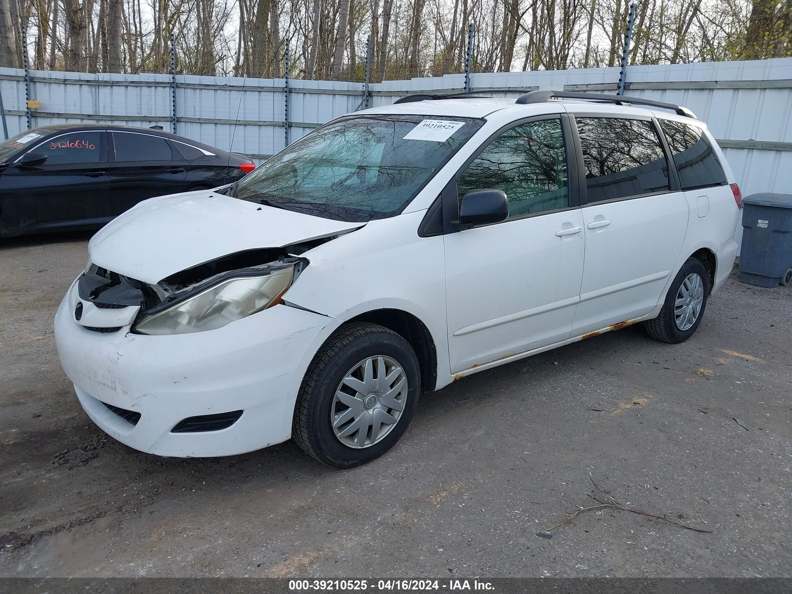 Photo 1 VIN: 5TDZK23C68S125936 - TOYOTA SIENNA 