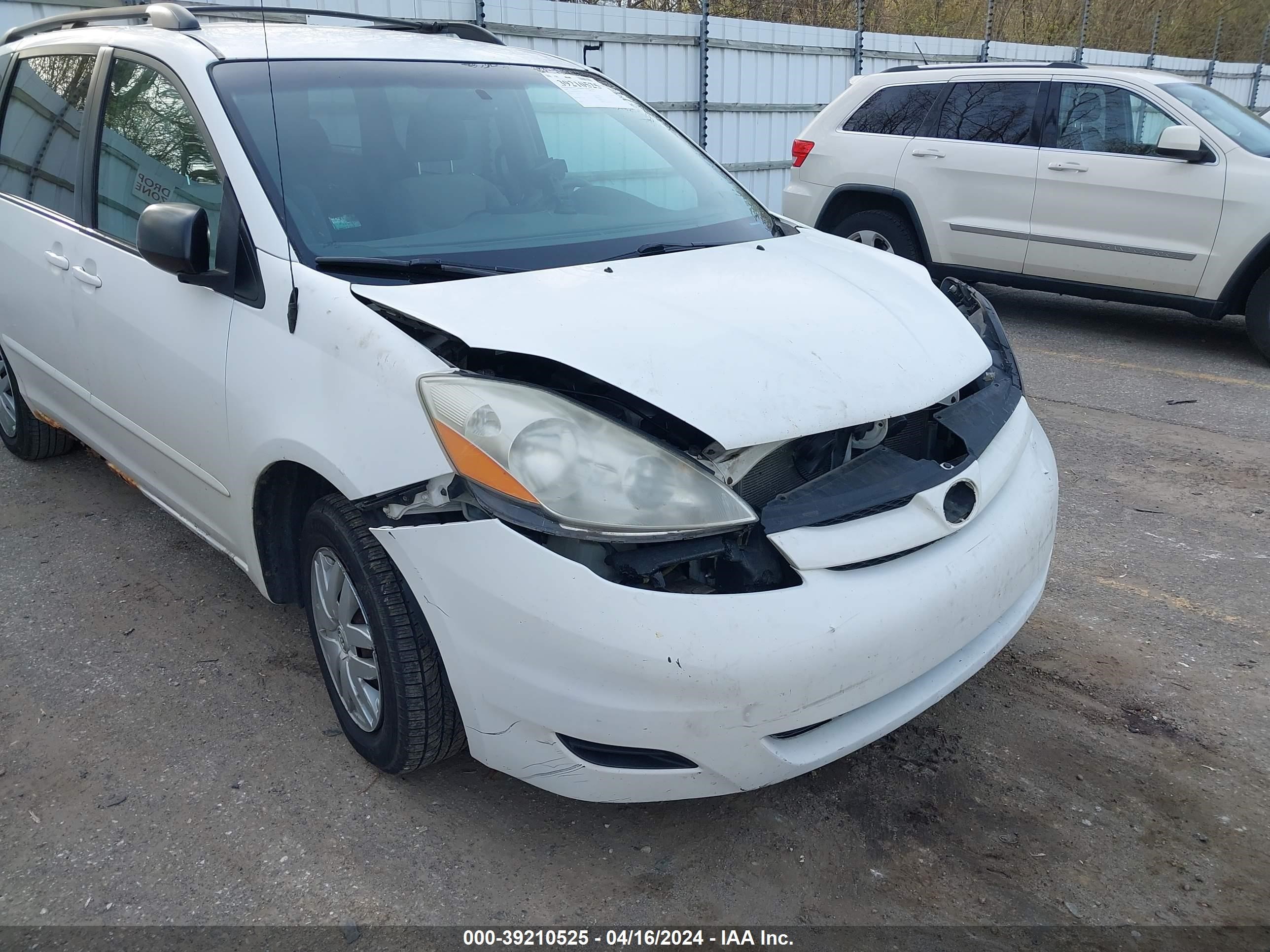 Photo 11 VIN: 5TDZK23C68S125936 - TOYOTA SIENNA 