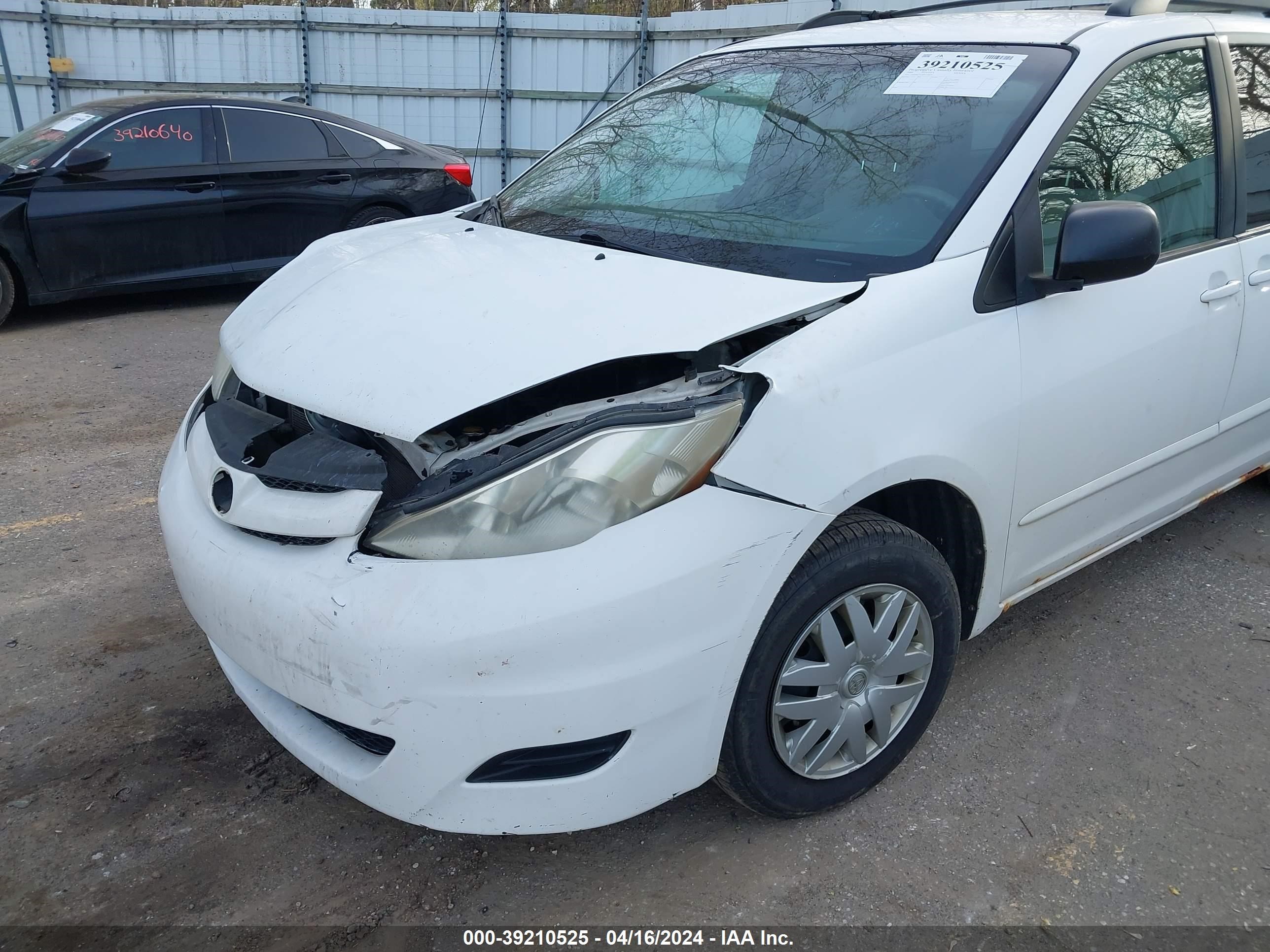 Photo 12 VIN: 5TDZK23C68S125936 - TOYOTA SIENNA 