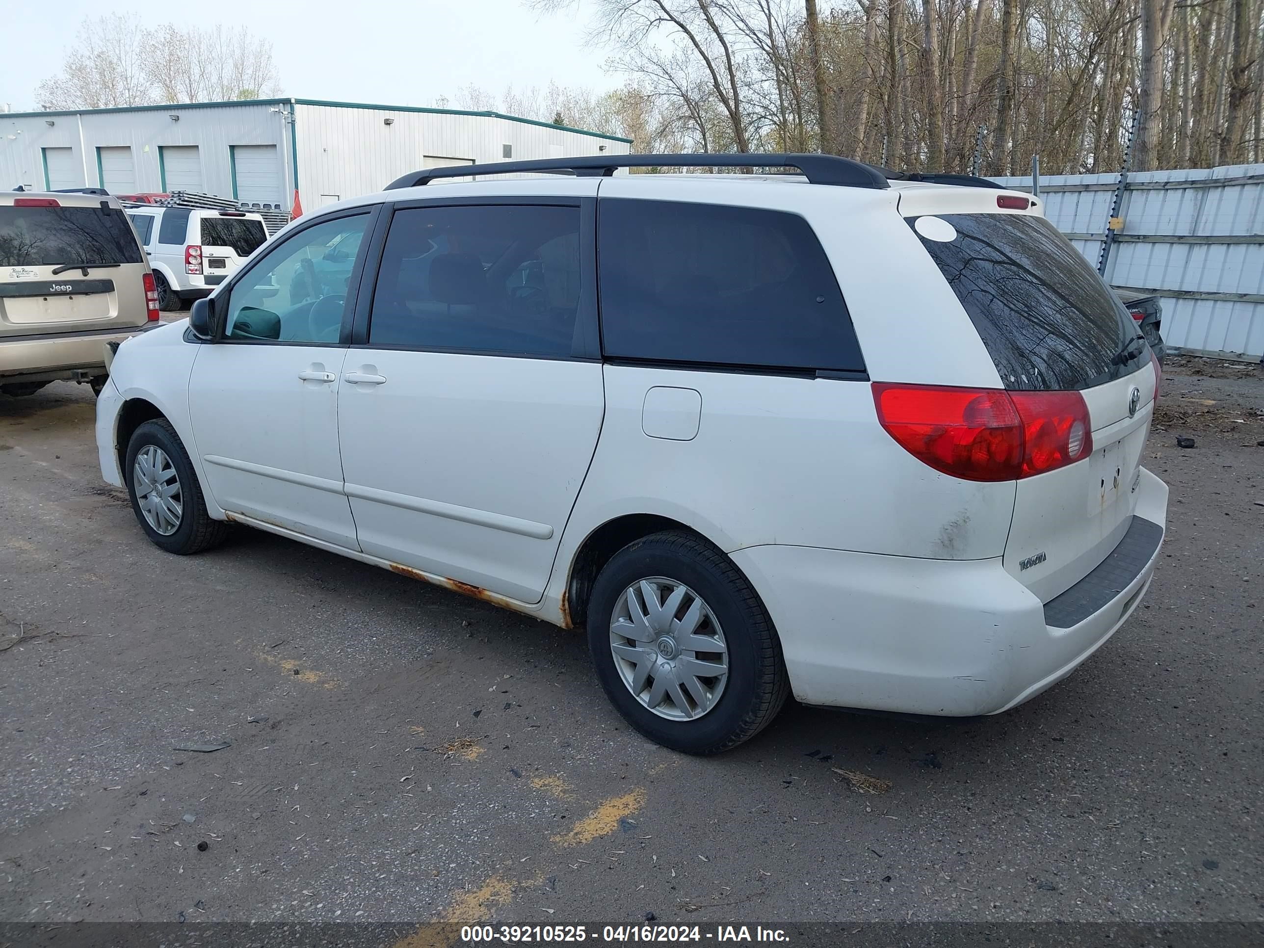 Photo 2 VIN: 5TDZK23C68S125936 - TOYOTA SIENNA 