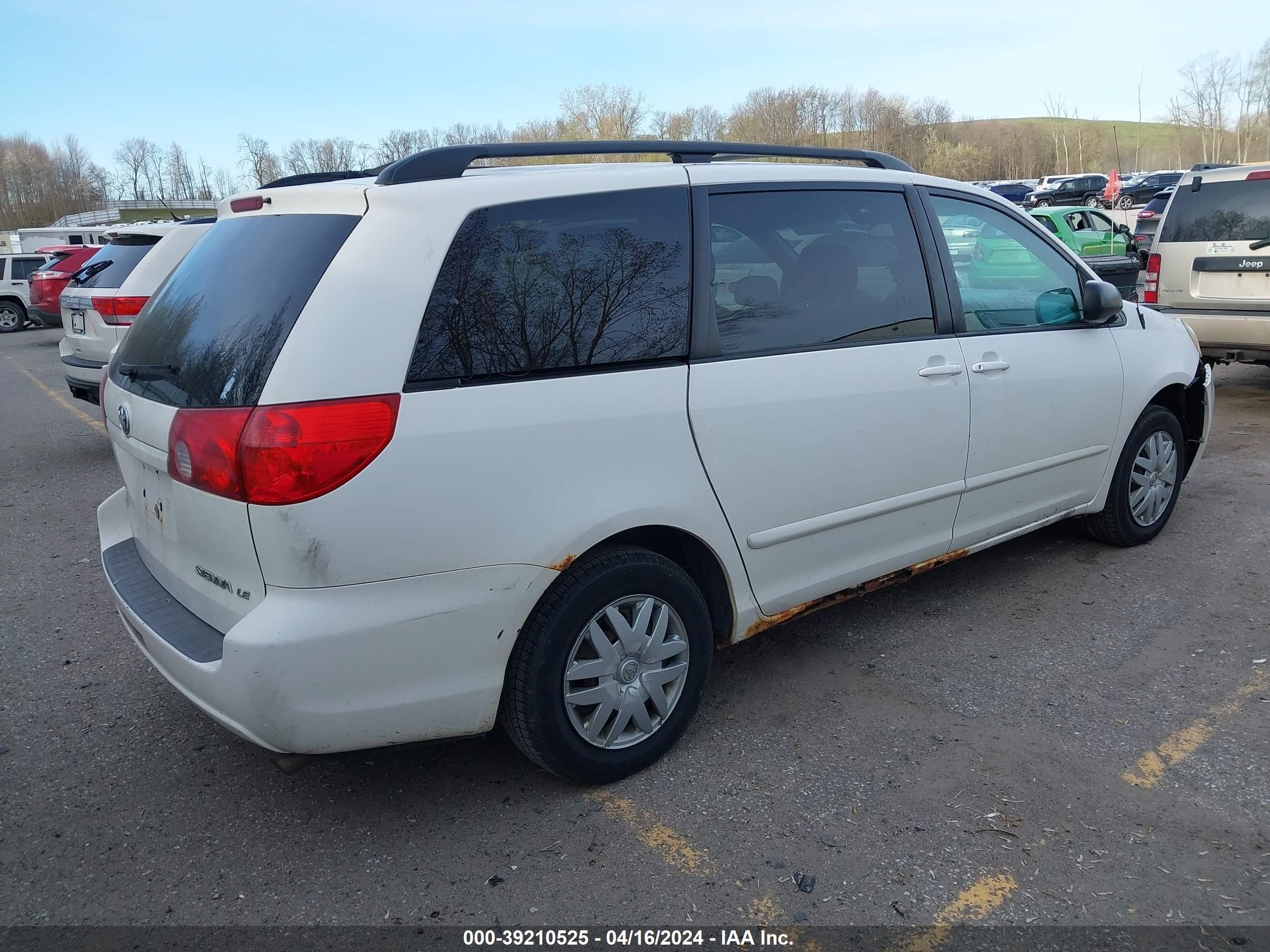 Photo 3 VIN: 5TDZK23C68S125936 - TOYOTA SIENNA 