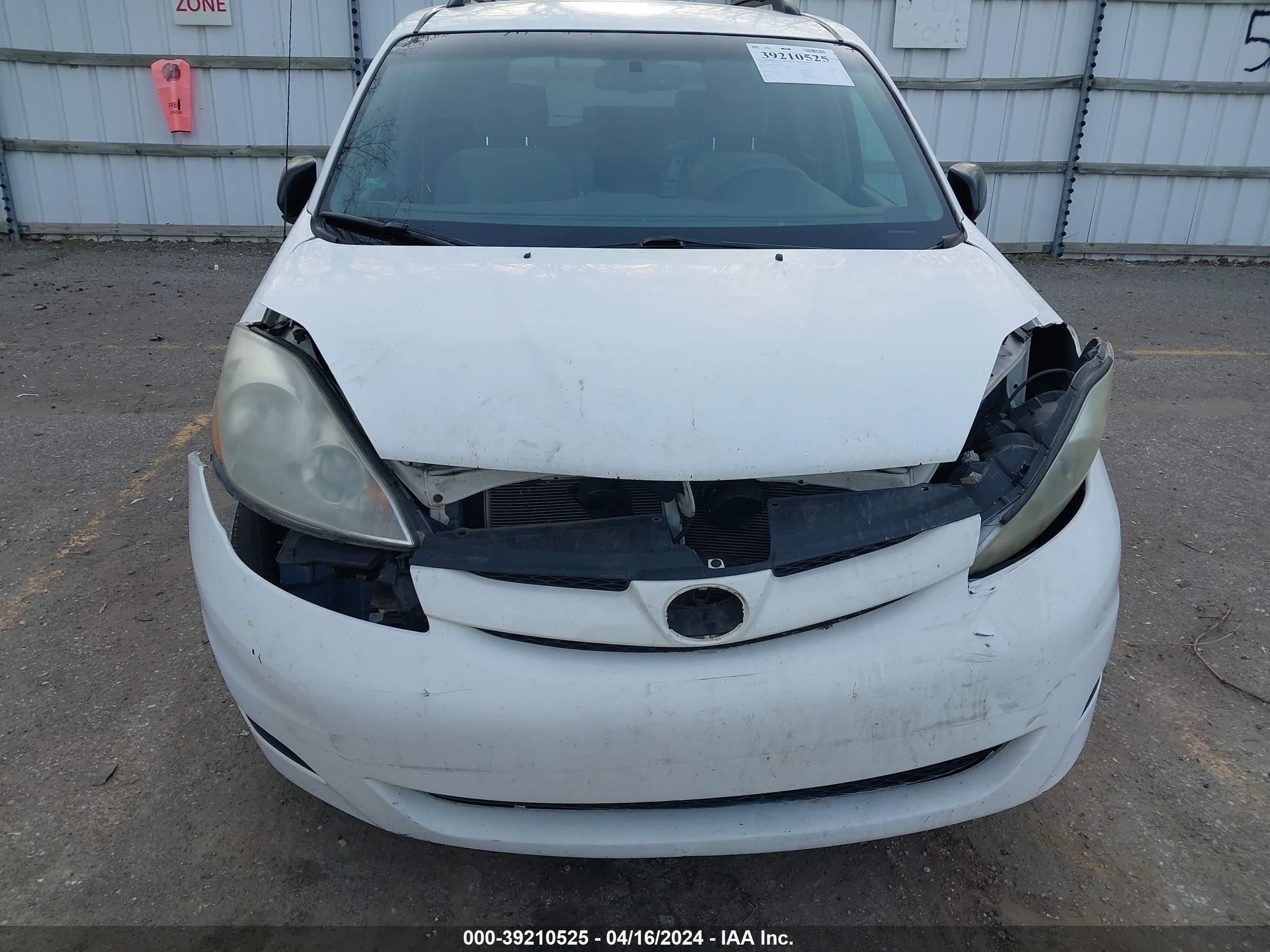 Photo 5 VIN: 5TDZK23C68S125936 - TOYOTA SIENNA 