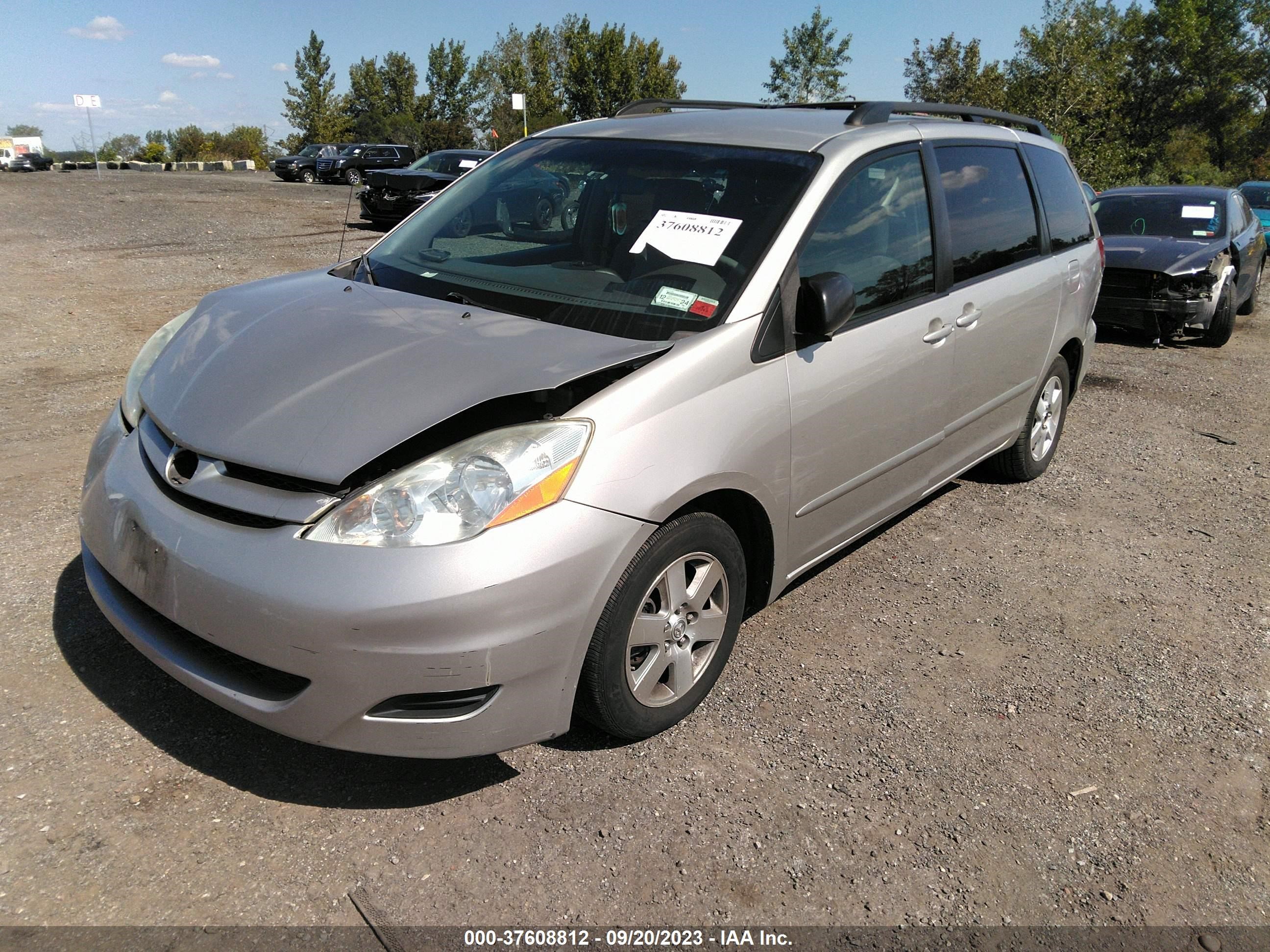 Photo 1 VIN: 5TDZK23C68S207228 - TOYOTA SIENNA 