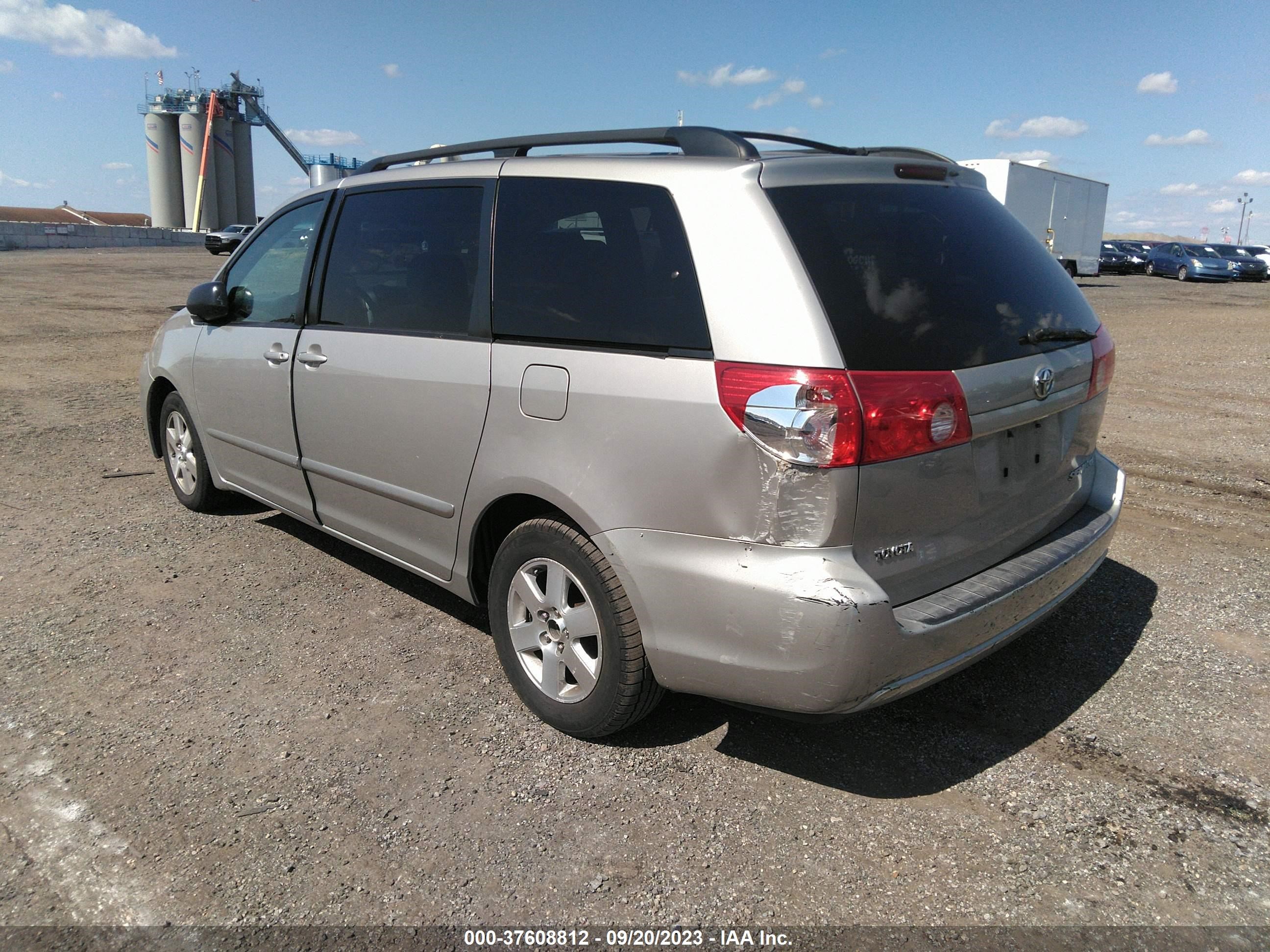 Photo 2 VIN: 5TDZK23C68S207228 - TOYOTA SIENNA 