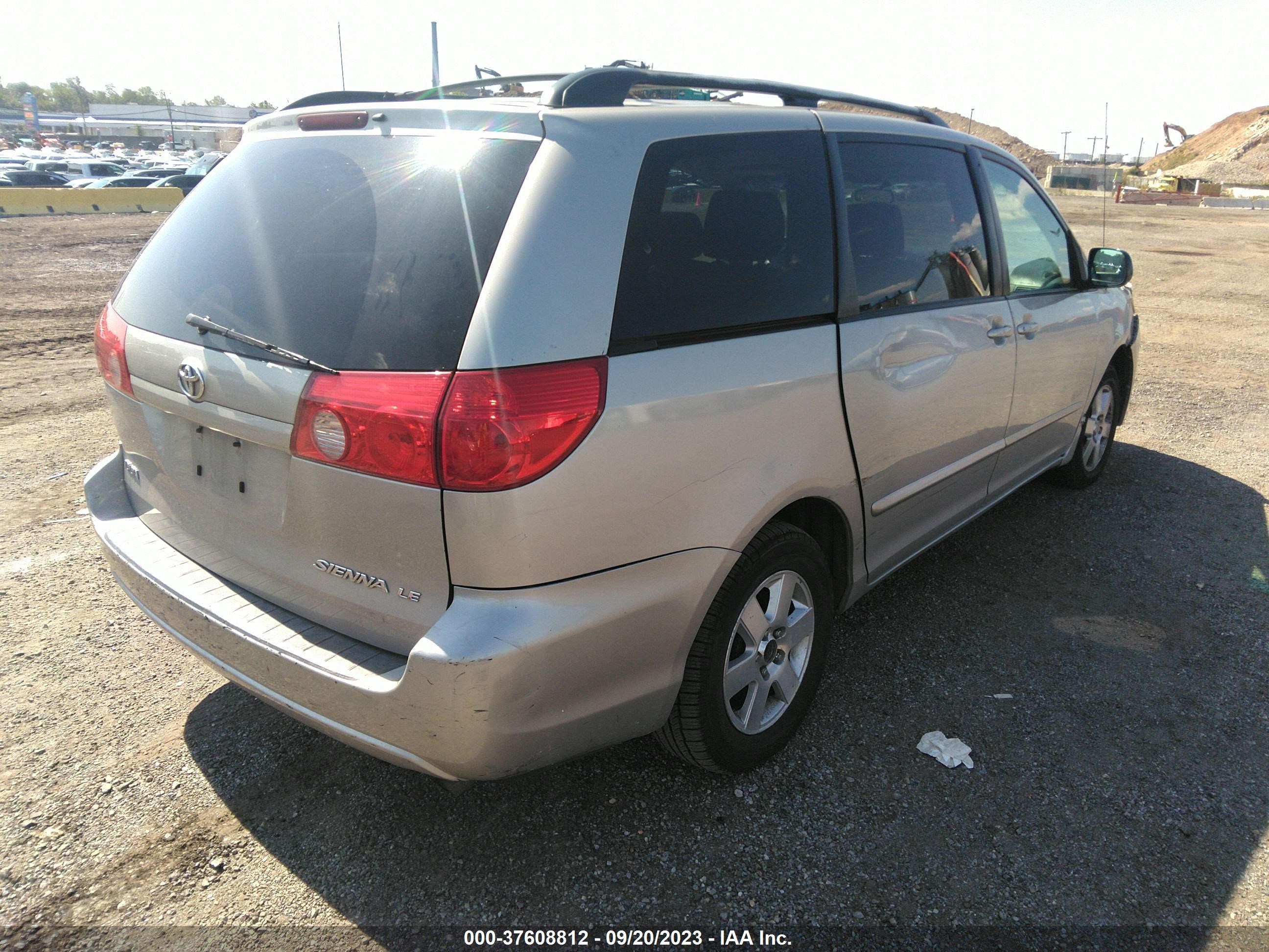 Photo 3 VIN: 5TDZK23C68S207228 - TOYOTA SIENNA 