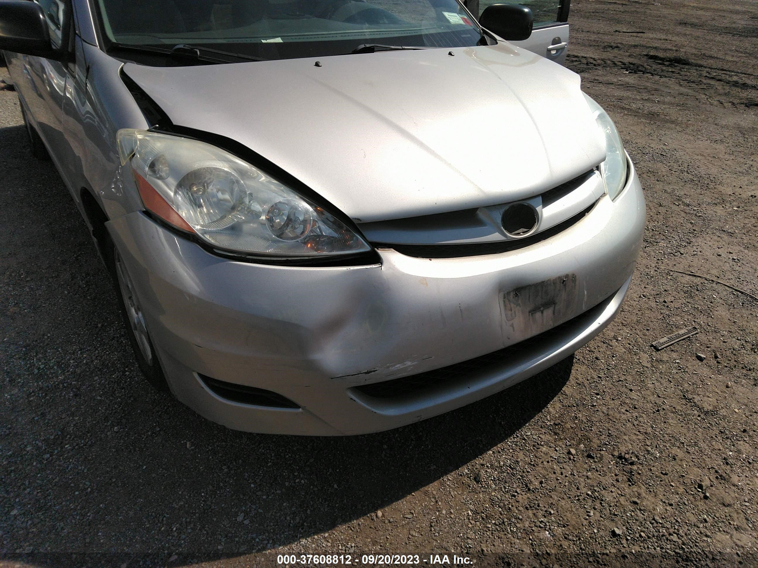 Photo 5 VIN: 5TDZK23C68S207228 - TOYOTA SIENNA 