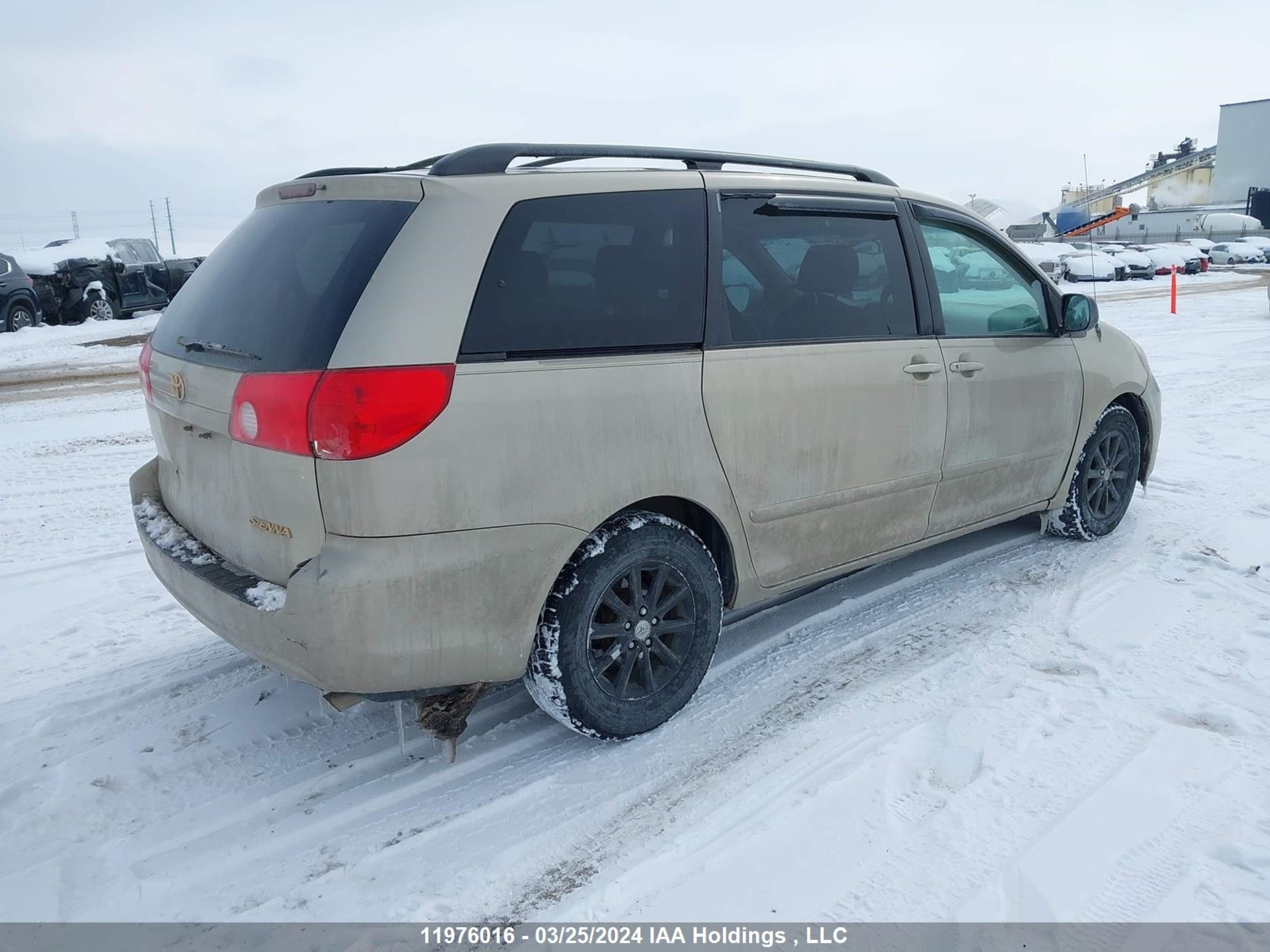 Photo 3 VIN: 5TDZK23C68S209447 - TOYOTA SIENNA 