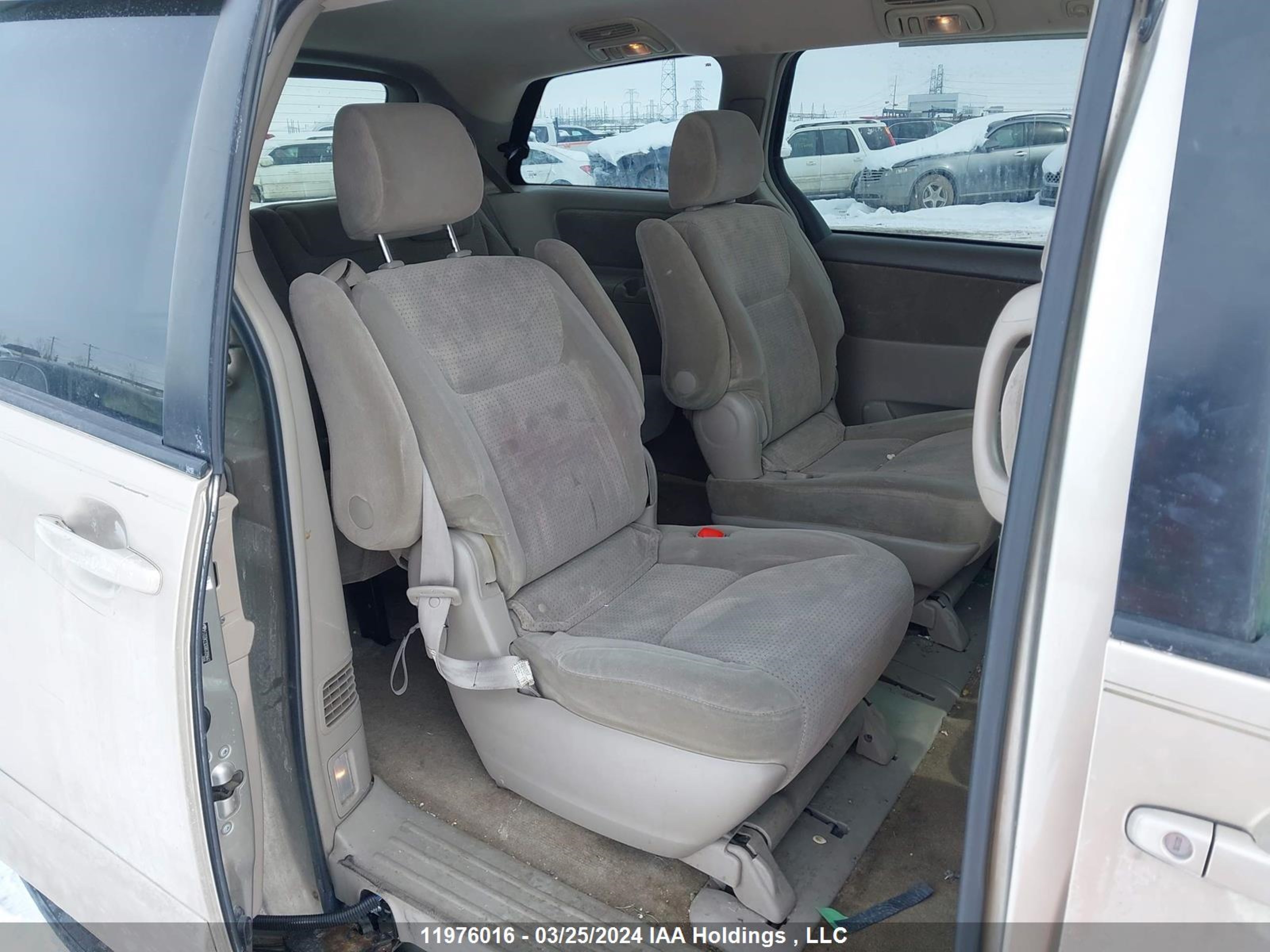 Photo 7 VIN: 5TDZK23C68S209447 - TOYOTA SIENNA 