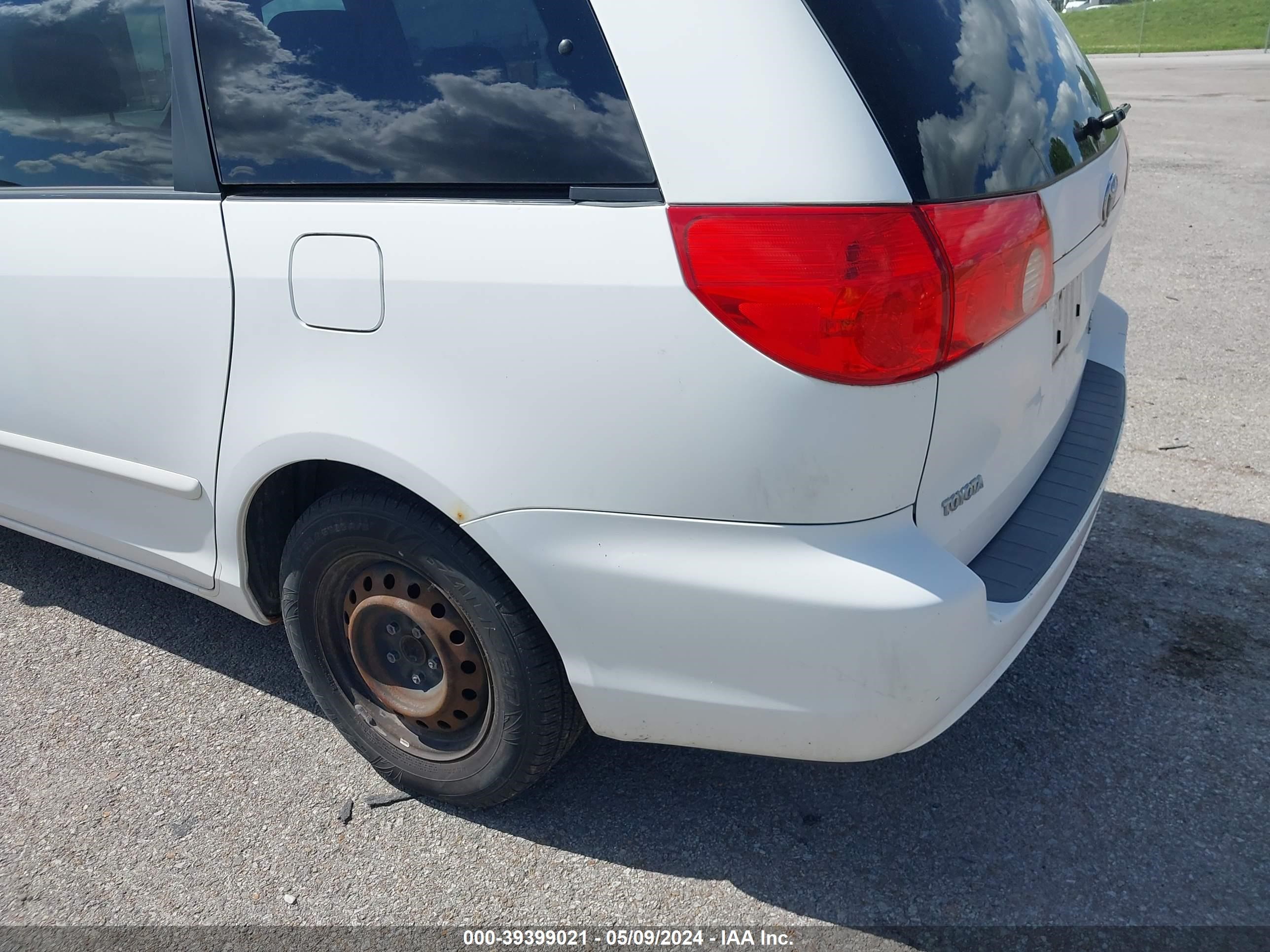 Photo 11 VIN: 5TDZK23C68S212655 - TOYOTA SIENNA 