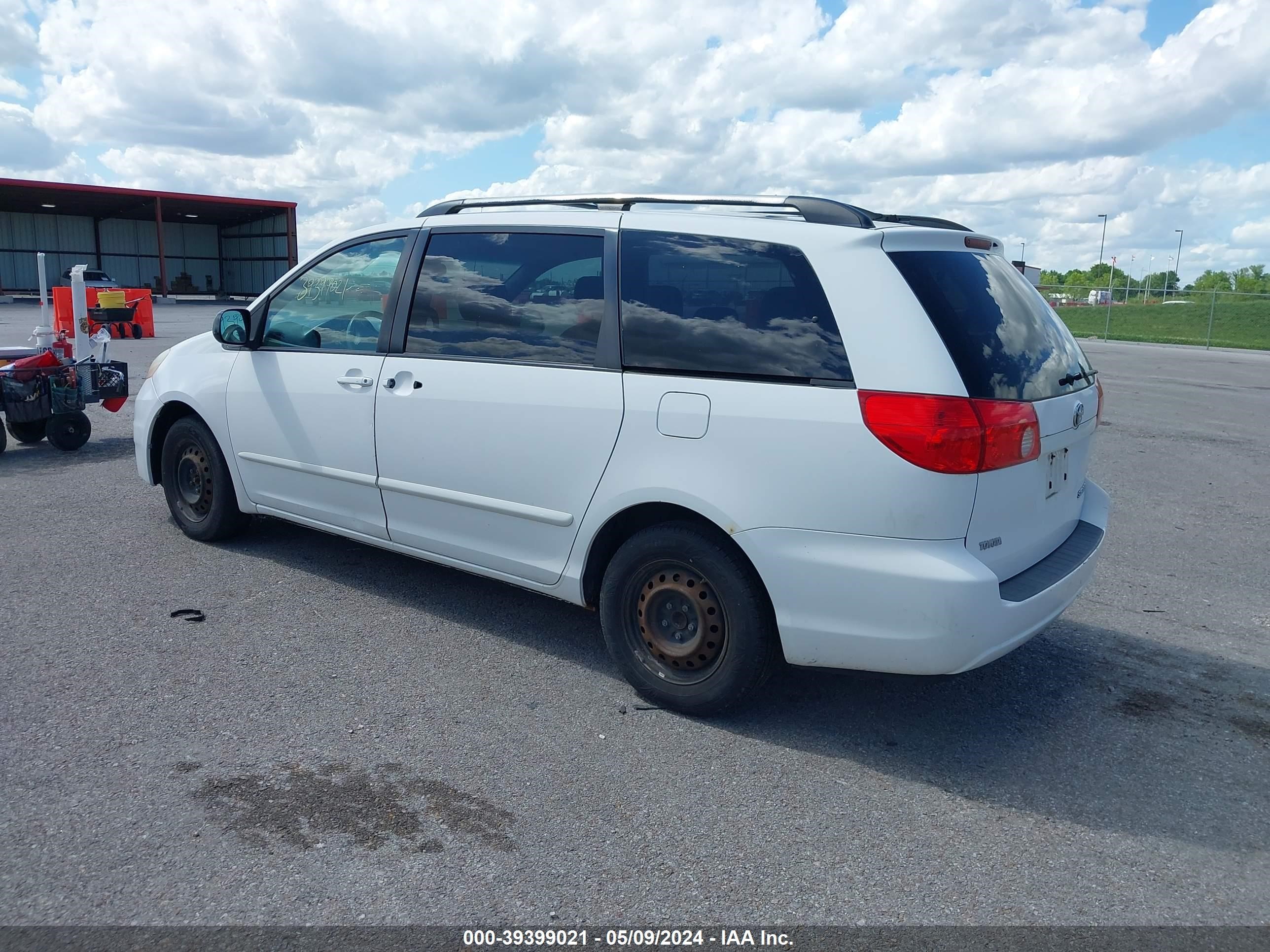 Photo 2 VIN: 5TDZK23C68S212655 - TOYOTA SIENNA 