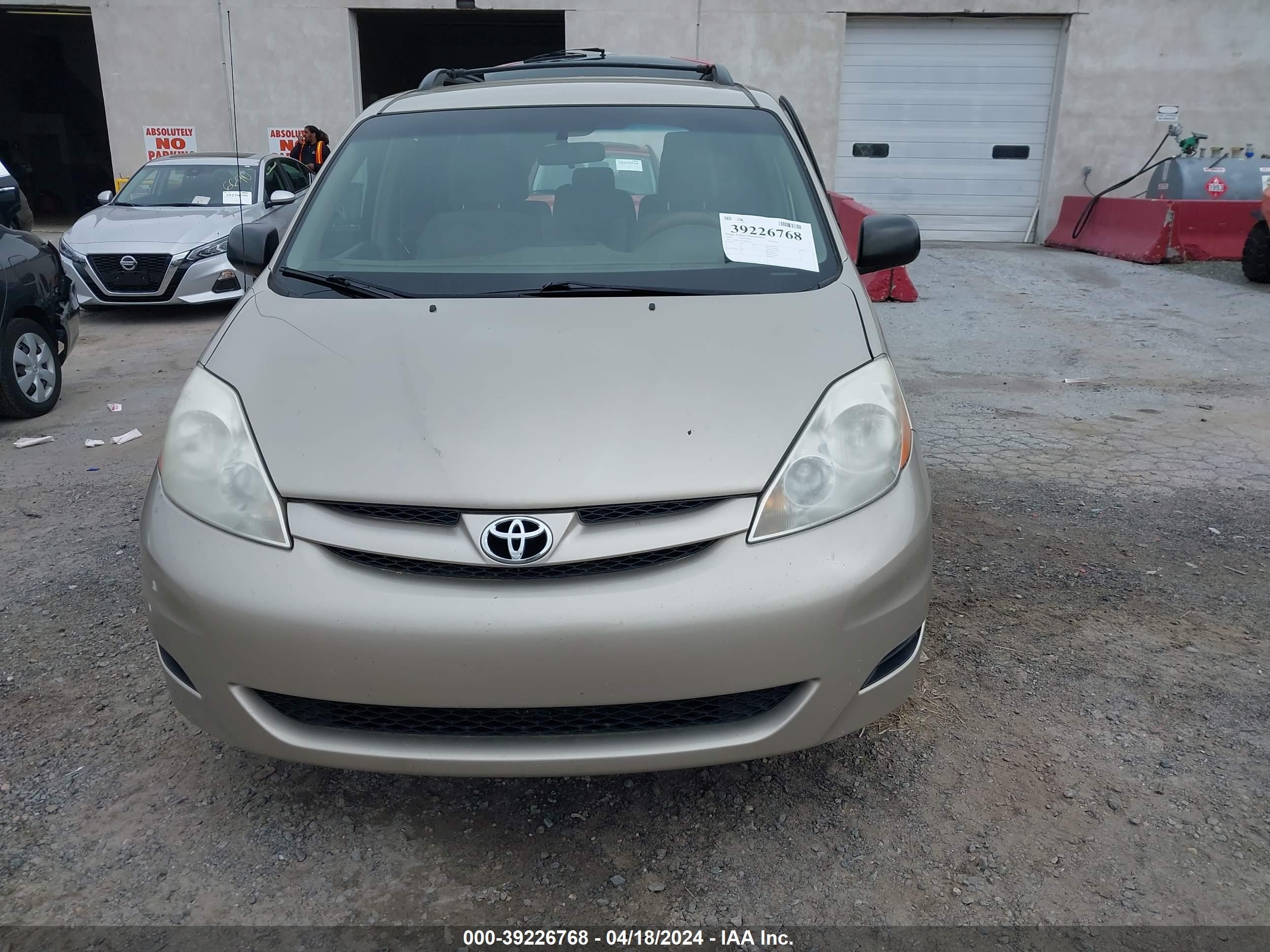 Photo 11 VIN: 5TDZK23C69S254826 - TOYOTA SIENNA 