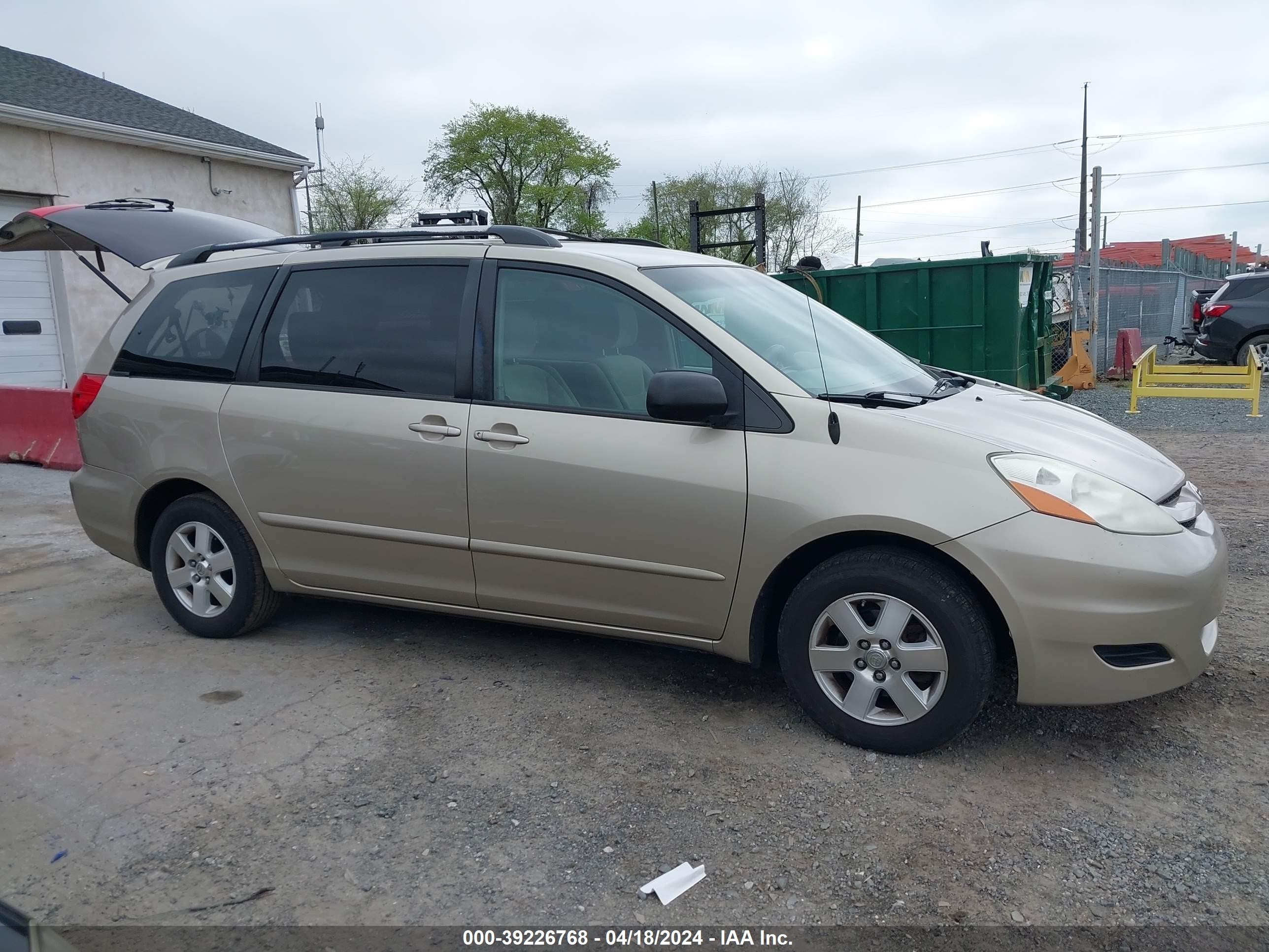 Photo 12 VIN: 5TDZK23C69S254826 - TOYOTA SIENNA 