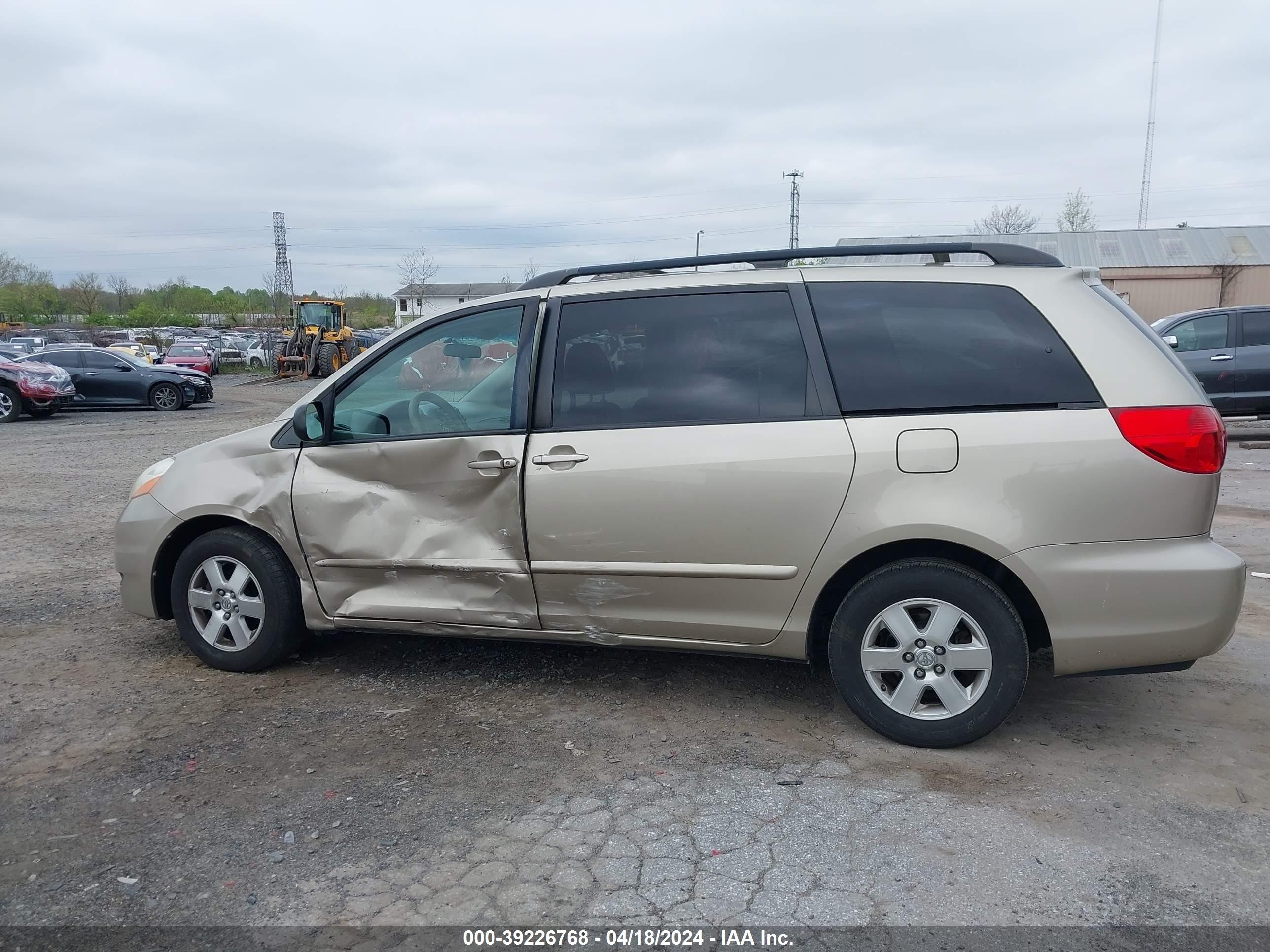 Photo 13 VIN: 5TDZK23C69S254826 - TOYOTA SIENNA 