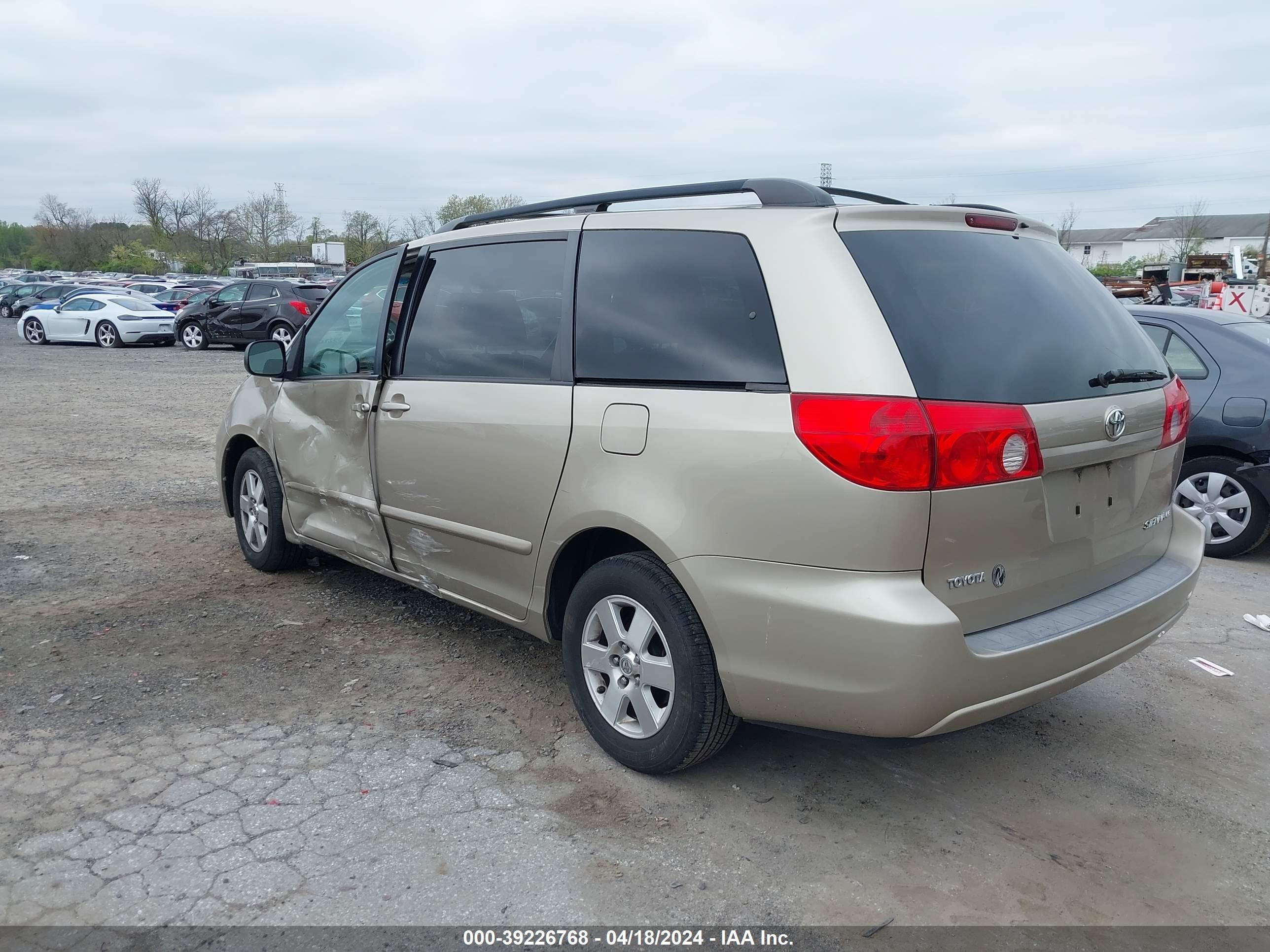 Photo 2 VIN: 5TDZK23C69S254826 - TOYOTA SIENNA 