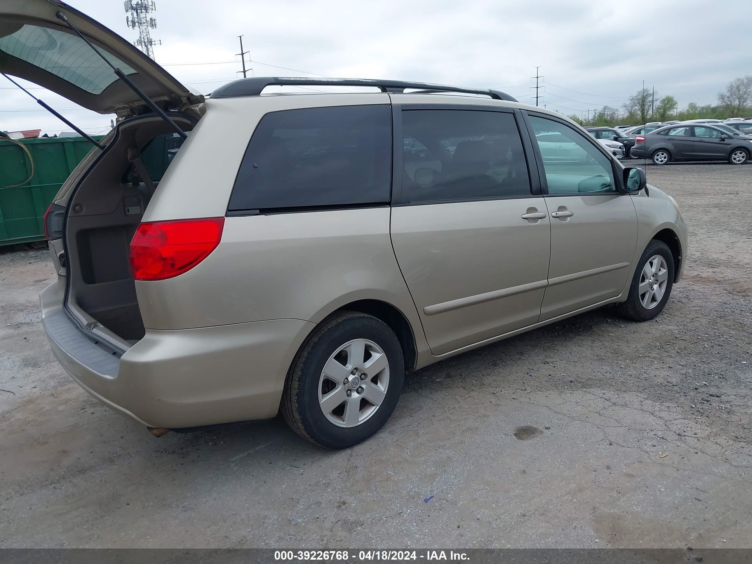 Photo 3 VIN: 5TDZK23C69S254826 - TOYOTA SIENNA 