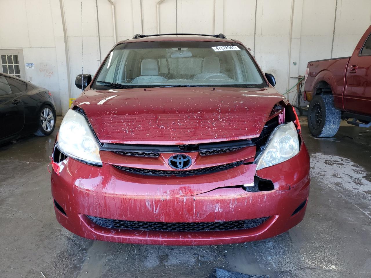 Photo 4 VIN: 5TDZK23C69S261596 - TOYOTA SIENNA 