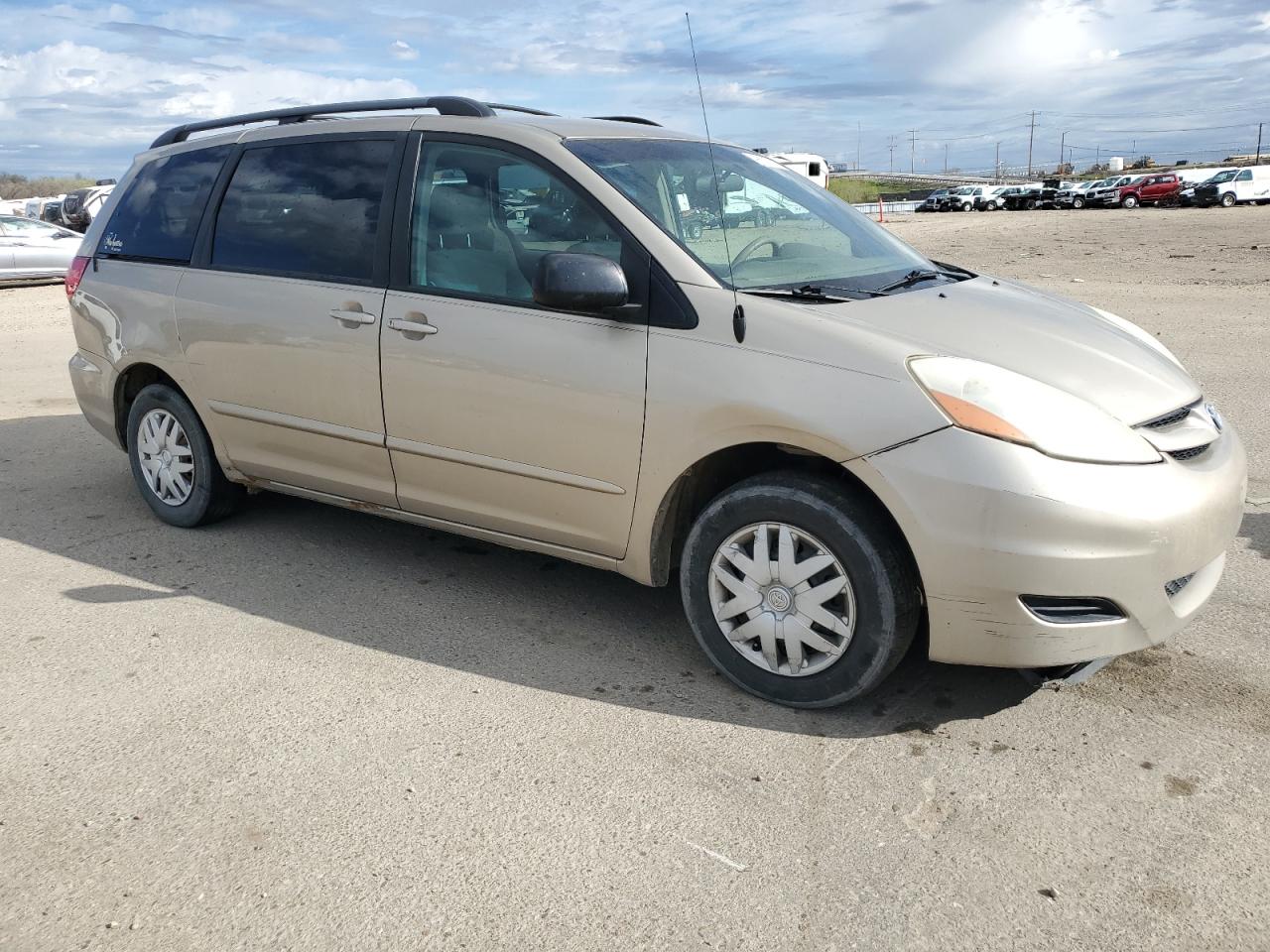 Photo 3 VIN: 5TDZK23C77S041347 - TOYOTA SIENNA 